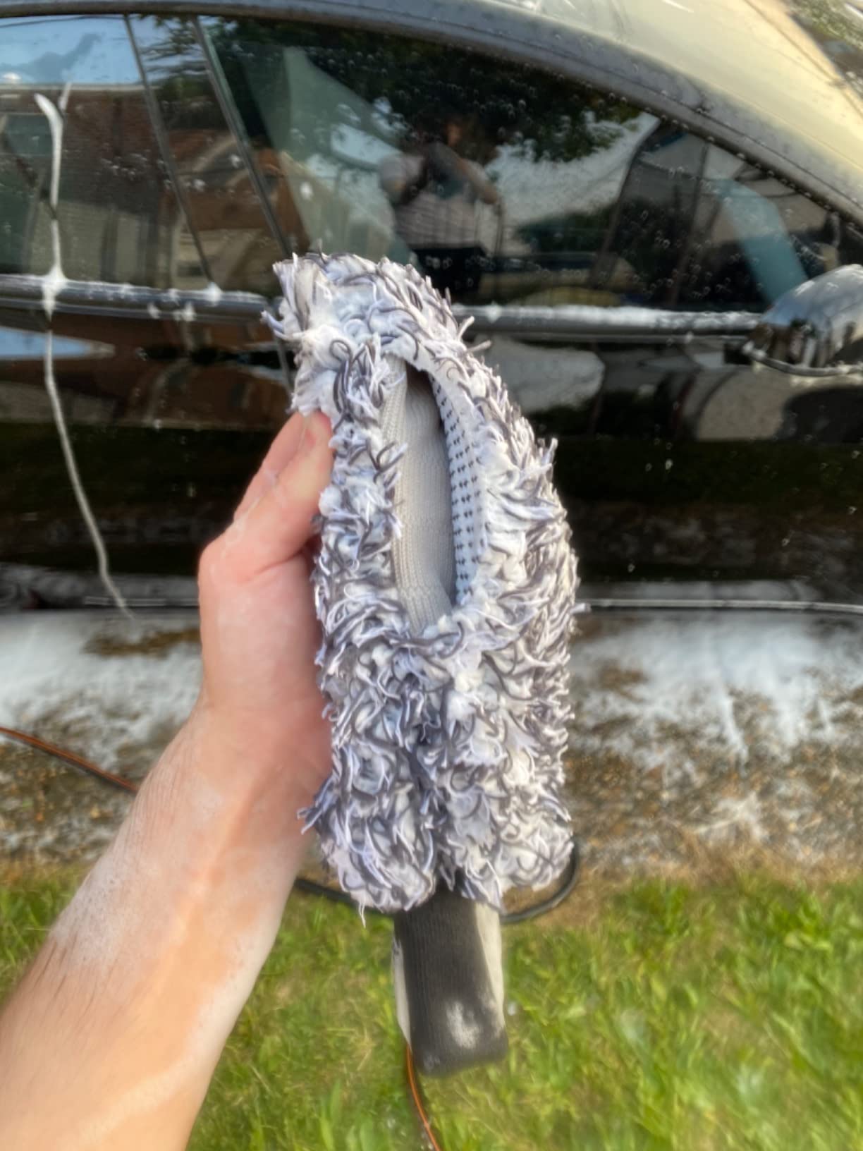 The Rag Company - The Cyclone Ultra Wash Mitts - 70/30 'Gauntlet' Blend Korean Microfiber, Foam Padding, Scratch-Free, Lint-Free, Great for Rinseless Washing, 8in x 9in, Blue + Black (2-Pack) customer photo 1