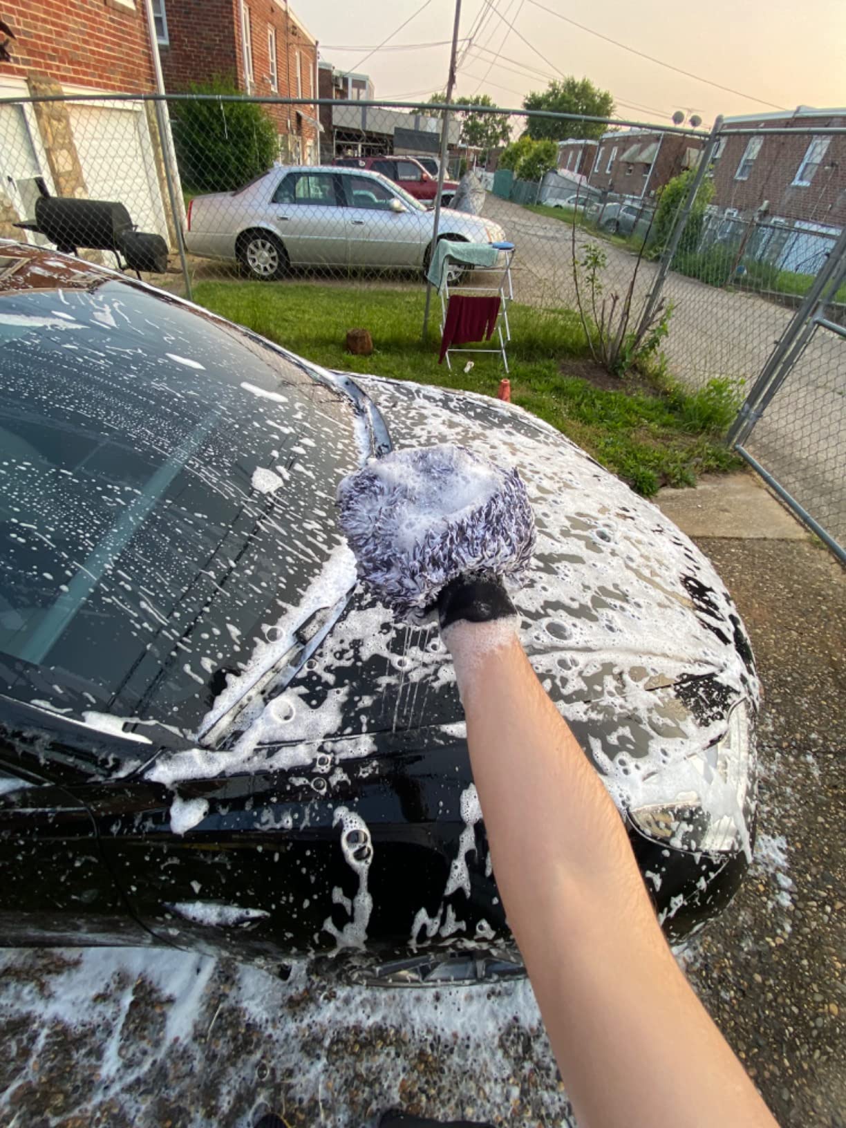 The Rag Company - The Cyclone Ultra Wash Mitts - 70/30 'Gauntlet' Blend Korean Microfiber, Foam Padding, Scratch-Free, Lint-Free, Great for Rinseless Washing, 8in x 9in, Blue + Black (2-Pack) customer photo 2