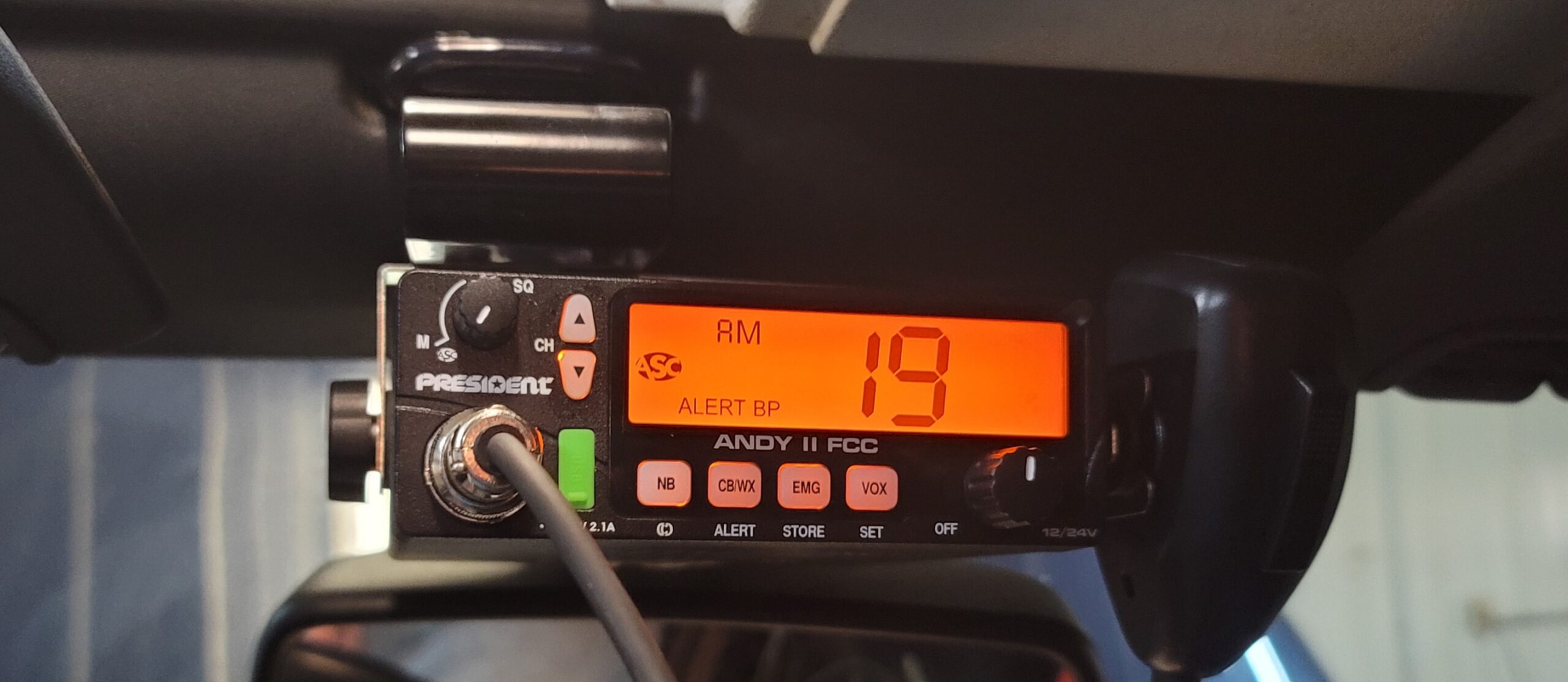 President Thomas FCC AM/FM CB Radio - 40 Channel, VOX Hands-Free, USB Port, ASC, Multi-Color LCD Display - 12/24V Compact Mobile Transceiver for Truckers & Off-Road Communication customer photo 1