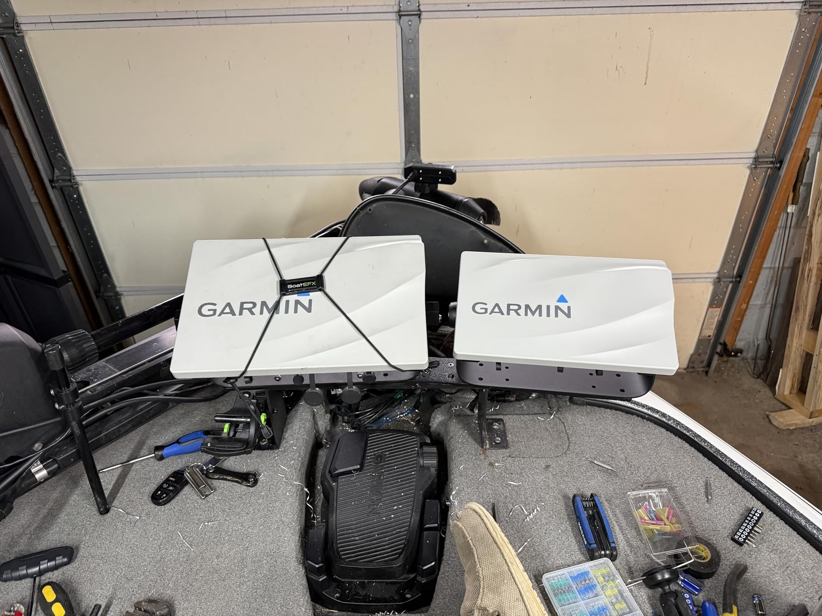 LiveScope Plus System with GLS 10 and LVS34 Transducer, Target Separation, Sharp Sonar Images, Vivid Color, Clear Vision customer photo 1