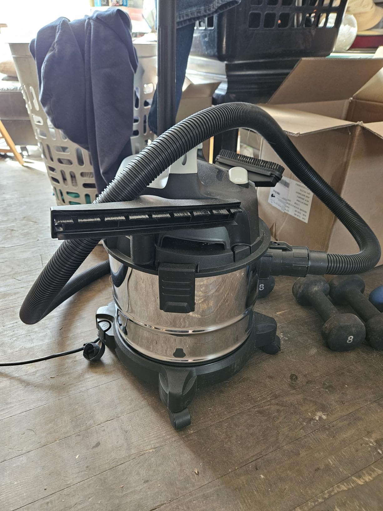 Amazon Basics Wet Dry Shop Vacuum Cleaner, 4 Gallon, 3 HP Stainless Steel, Grey/Black customer photo 2