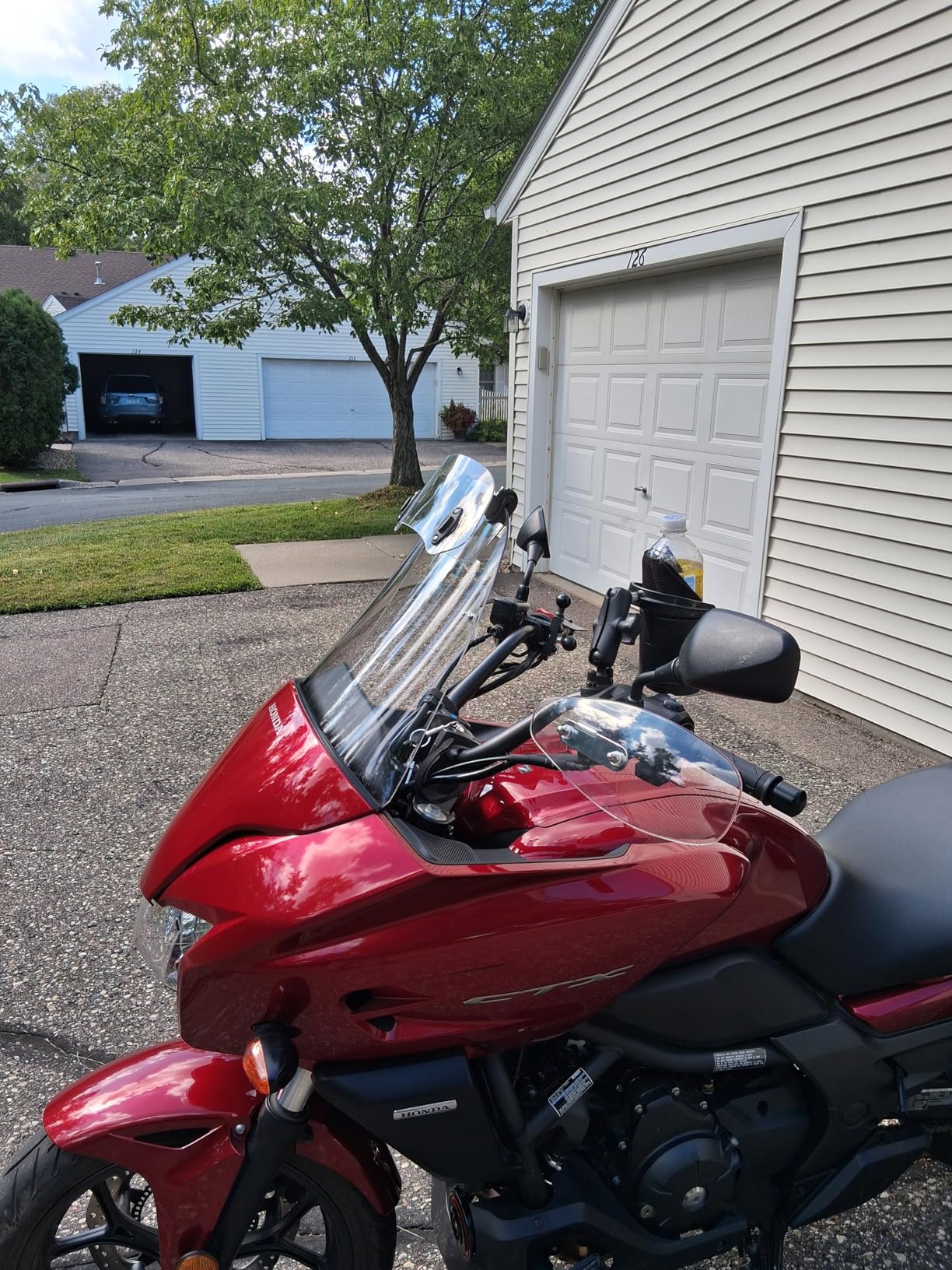 Motoforti 28.5cm Windshield - Adjustable Clip Wind Deflector, Clear Lens, Universal Fit for Most Motorcycles & Scooters customer photo 1