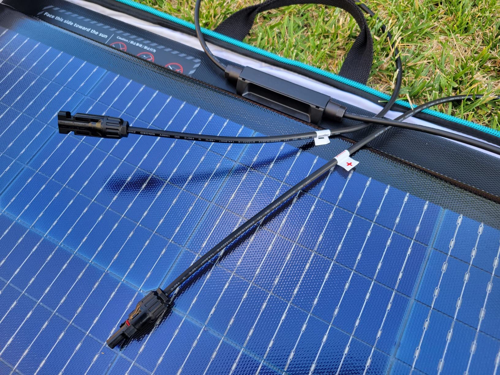 EF ECOFLOW 220W Portable Solar Panel, Bifacial Design Up to 25% Conversion Efficiency N-Type Solar Cell, with Adjustable Kickstand, IP68 Waterproof, Foldable Solar Panel for Camping RVing Home Backup customer photo 1