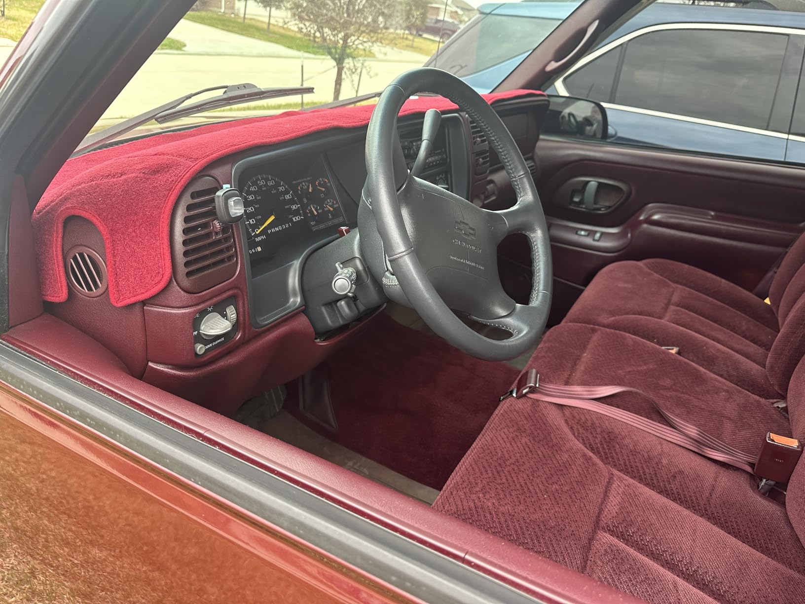 Yiz Dash Cover Mat Custom Fit for 2019-2025 Chevy Chevrolet Silverado 1500 2500HD 3500HD/2019-2023 GMC Sierra 1500 2500HD 3500HD w/o Head Up Display and Speaker Cutout,Dashboard Pad Carpet(Black) J130 customer photo 1