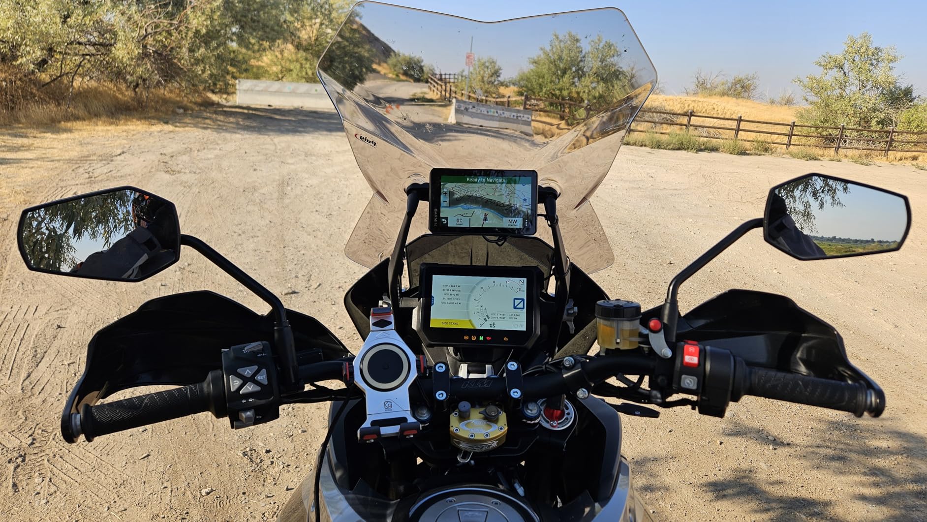 BRCOVAN Aluminum Alloy Motorcycle Phone Mount with Qi 15W Wireless Charger & Vibration Dampener, Anti-Theft Waterproof Motorcycle Handlebar Cellphone Holder, Adjustable Fit 4.7''-7.2'' Smartphones customer photo 1