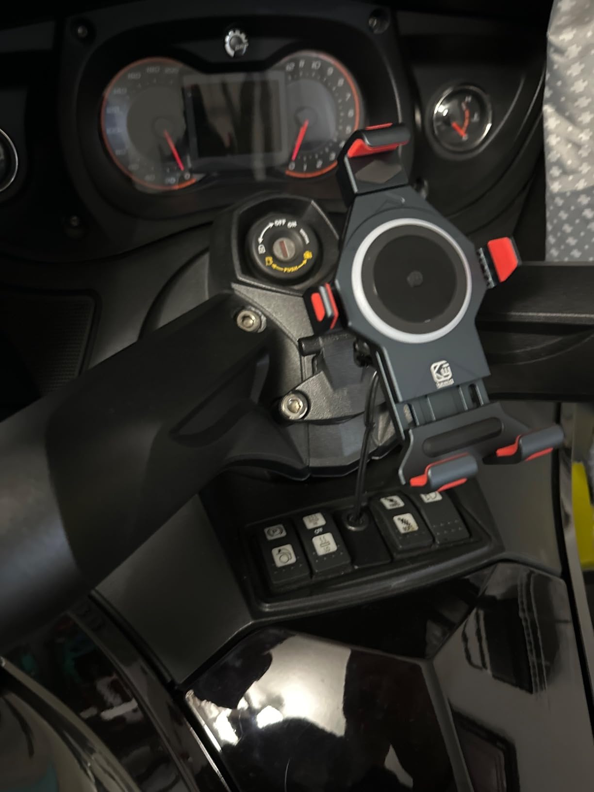 BRCOVAN Aluminum Alloy Motorcycle Phone Mount with Qi 15W Wireless Charger & Vibration Dampener, Anti-Theft Waterproof Motorcycle Handlebar Cellphone Holder, Adjustable Fit 4.7''-7.2'' Smartphones customer photo 2