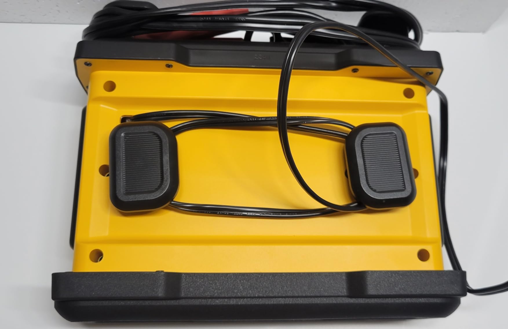 DeWalt DXAEC100 Professional 30 Amp Battery Charger, Battery Maintainer, Battery Trickle Charger customer photo 2