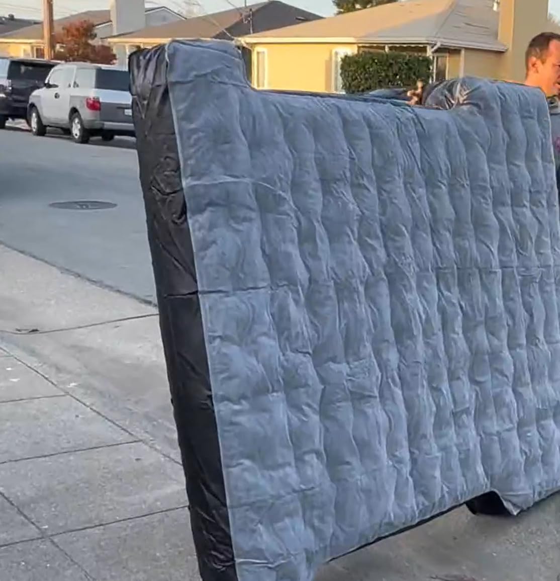 Umbrauto Inflatable Truck Bed Air Mattress for Full Size Short Truck Beds, 5.5-5.8ft, with Pump & Carry Bag. Perfect for Outdoor Adventures customer photo 2