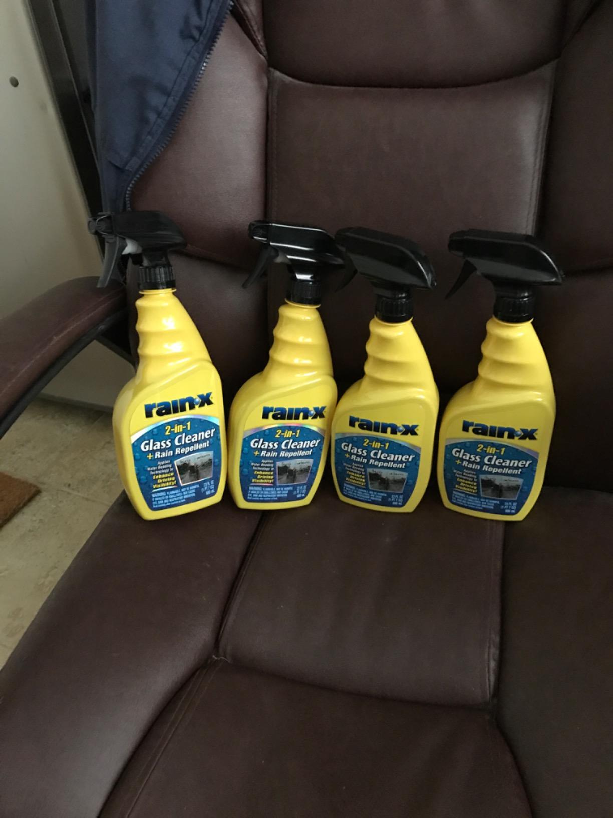 Rain-X 5071268-2 2-in-1 Glass Cleaner and Rain Repellant, 23 oz. (Pack of 2) - Provides a Streak-Free Clean for Automotive Glass While Preventing Sleet, Snow, Ice, and Road Spray Build Up customer photo 2