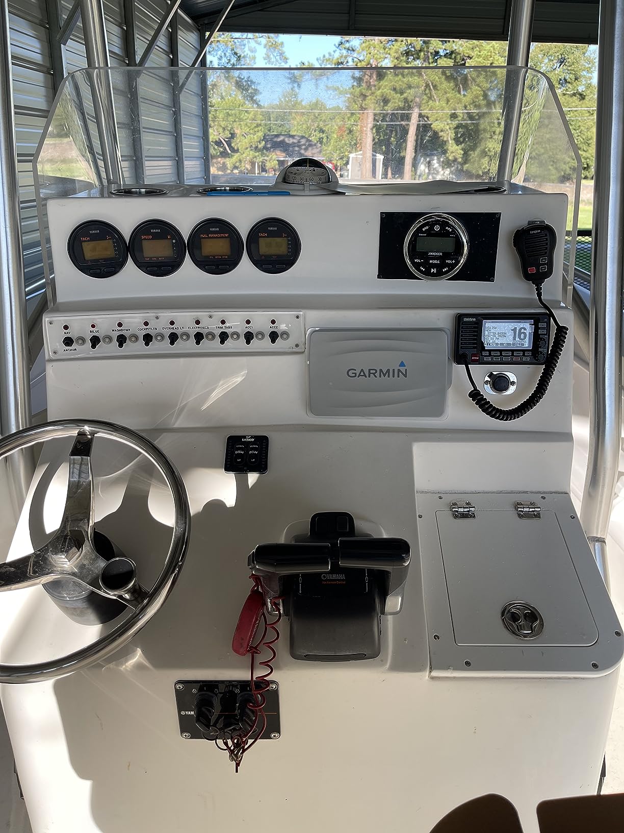 Uniden UM725GBT Marine VHF Radio, All USA, Canada, and Intl. Marine Channels, 1Watt/25Watt Transmit Power, Largest LCD Screen in Class, NOAA Weather Channels, Speaker Mic, GPS Built-in, and Bluetooth customer photo 2