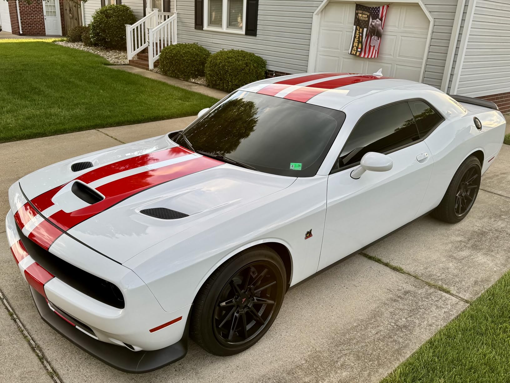 Windshield Sunshade for Cadillac/Chevy/GMC Escalade Suburban Tahoe Yukon 2021-2025, Reversible Silver/Black customer photo 1