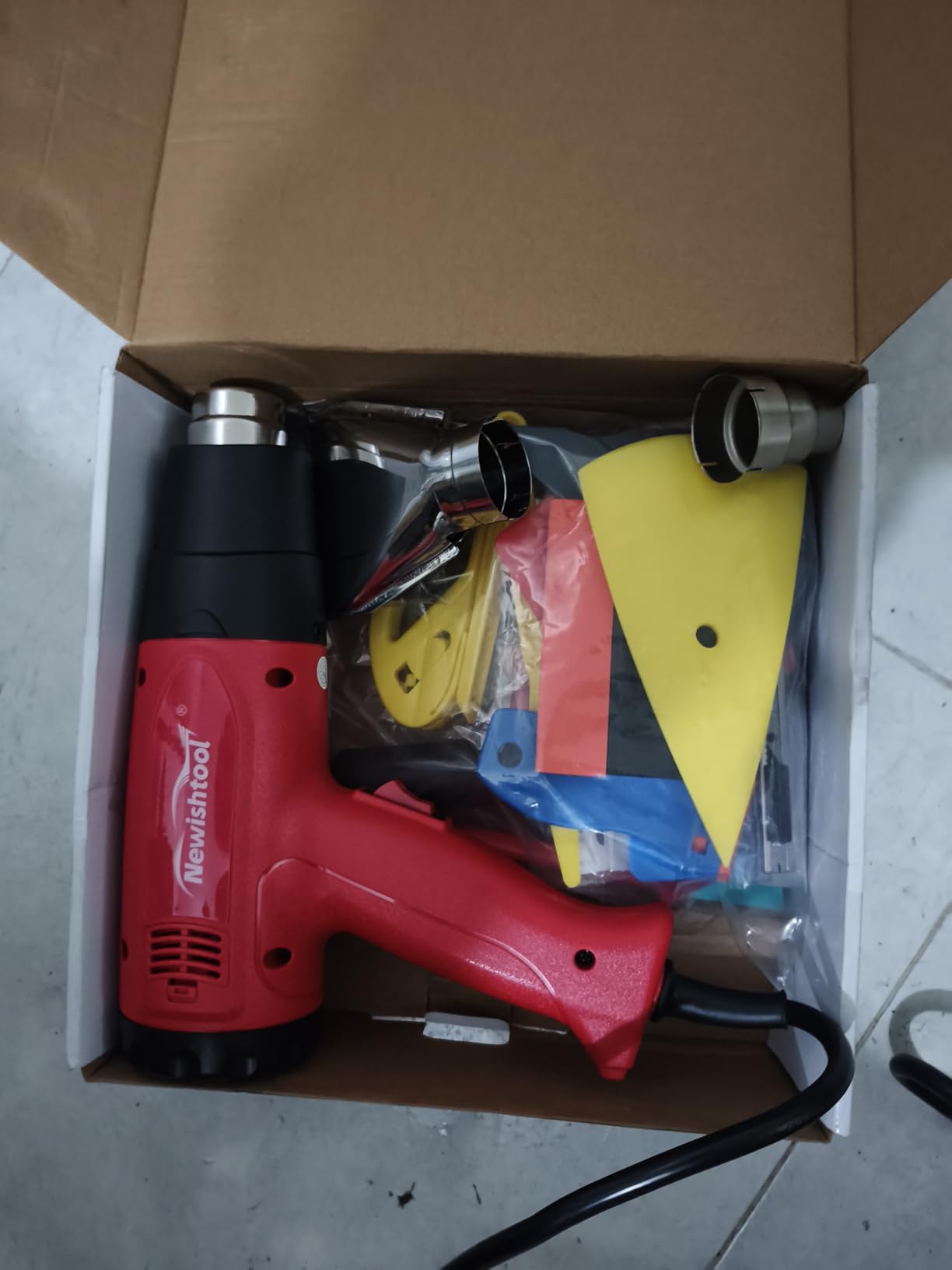 NEWISHTOOL Vinyl Wrap Tool Kit with Heat Gun, Car Wrap Kit, Felt Squeegee, Tucking Squeegee, Gloves, Magnets Holder, Window Tint Tools for Car Film Installation customer photo 1