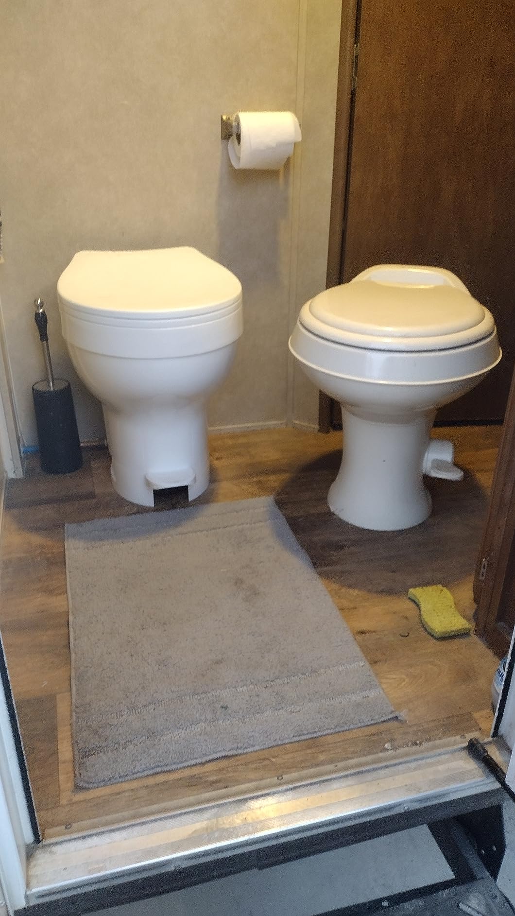Thetford Aqua-Magic VI High Profile, White customer photo 1