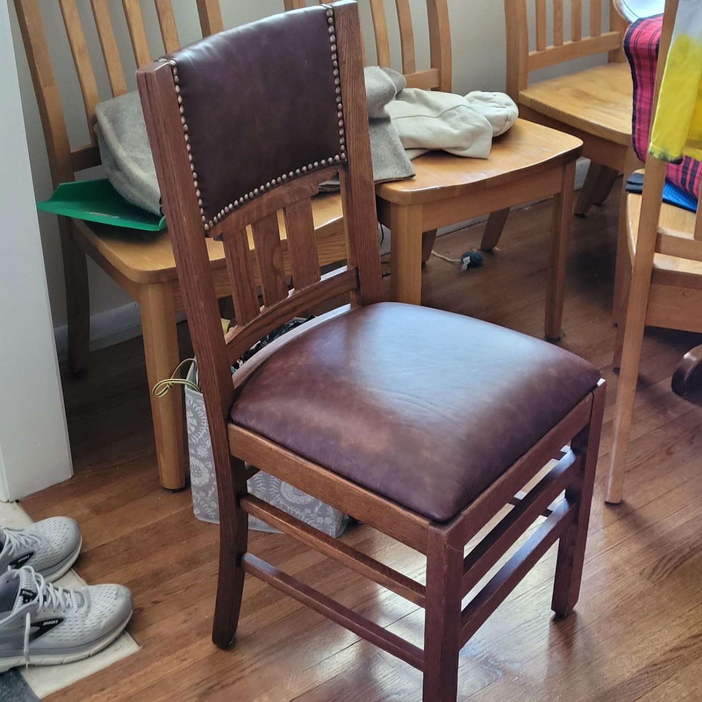 WEN 61706 20-Gauge 3/8-Inch Crown Air-Powered Pneumatic T50 Stapler for Upholstery and Woodworking customer photo 1