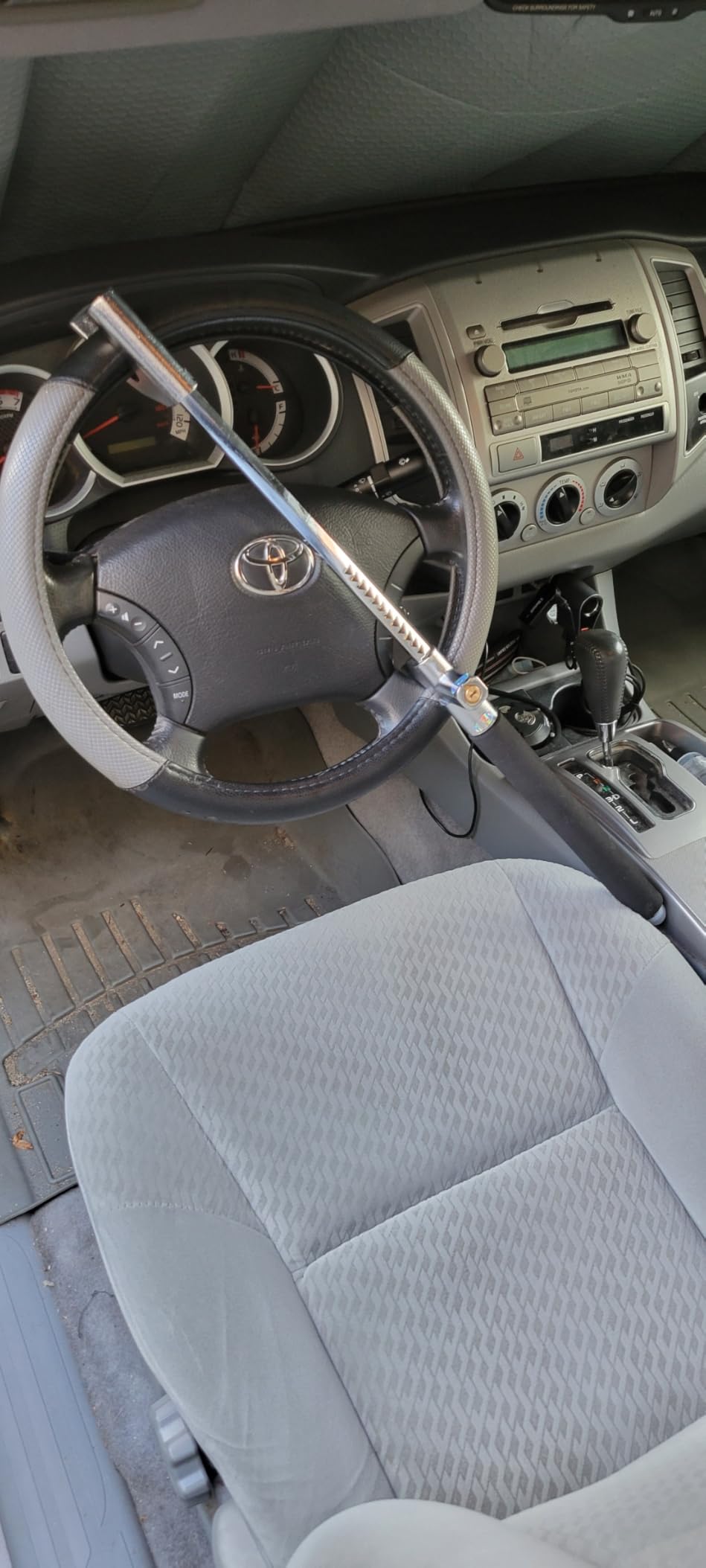 MONOJOY Steering Wheel Lock - Adjustable Antitheft Car Device Locks, Universal Volante Prevention Accessory, with 3 Keys and Escape Hammer for Truck SUV Van Security, Vehicle Immobilizer System customer photo 1