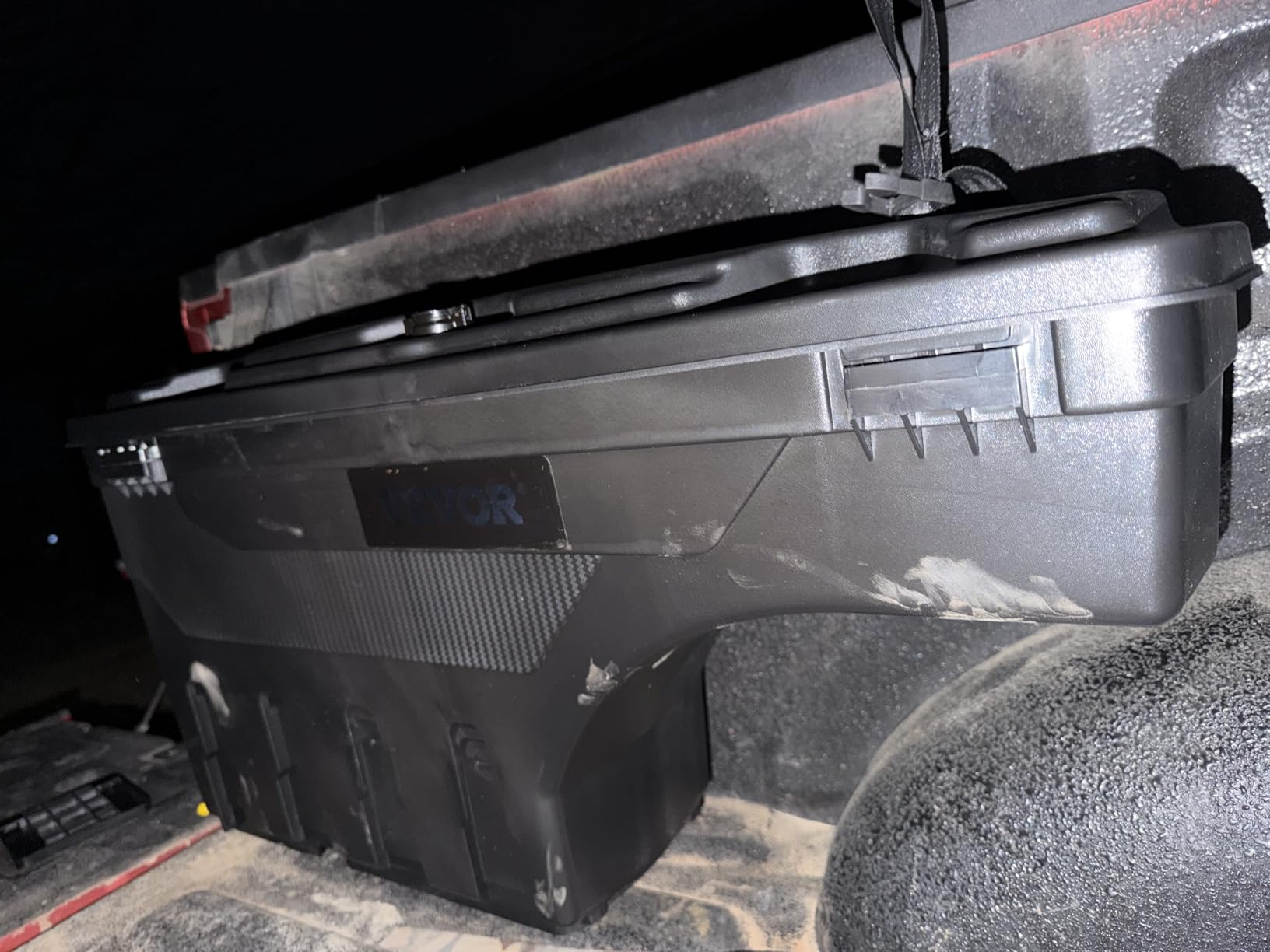 VEVOR Truck Bed Storage Box, Lockable Lid, Waterproof ABS Wheel Well Tool Box 6.6 Gal/20 L with Password Padlock, Compatible with Tundra 2007-2021, Driver Side, Black customer photo 2