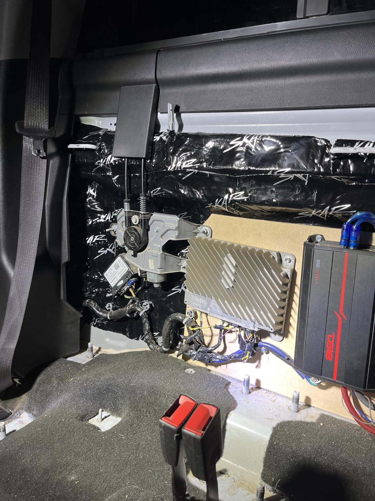 DS18 SXE-1200.4/BK Car Amplifier Stereo Full-Range Class A/B 4-Channel 60x4 RMS @4 OHM 1200 Watts - Powerful and Compact Amp for Speakers in Car Audio System customer photo 2