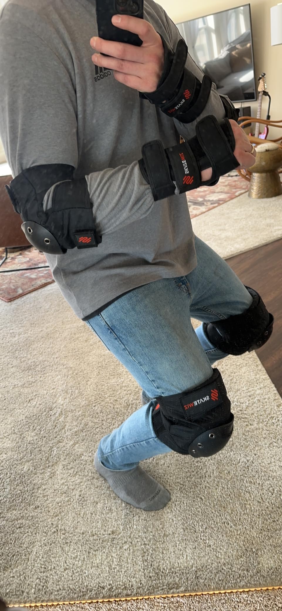 SKATEWIZ Skating Protective Gear Adult Knee Pads, Elbow Pads and Wrist Guards for Adults [6pc] - Shield - Roller Skates, Inline, Skateboard - Designed in Germany customer photo 2