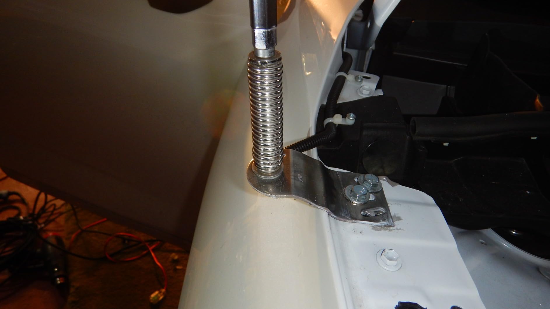 Radioddity CS-47 Small CB Radio, AM/FM, 40-Channel, One Hander Microhone Built-in Speaker Noise Reduction, Large 7-Color Backlit LCD Display, VOX, RF Gain Long-Range for Offroad, Trucker, Backcountry customer photo 2