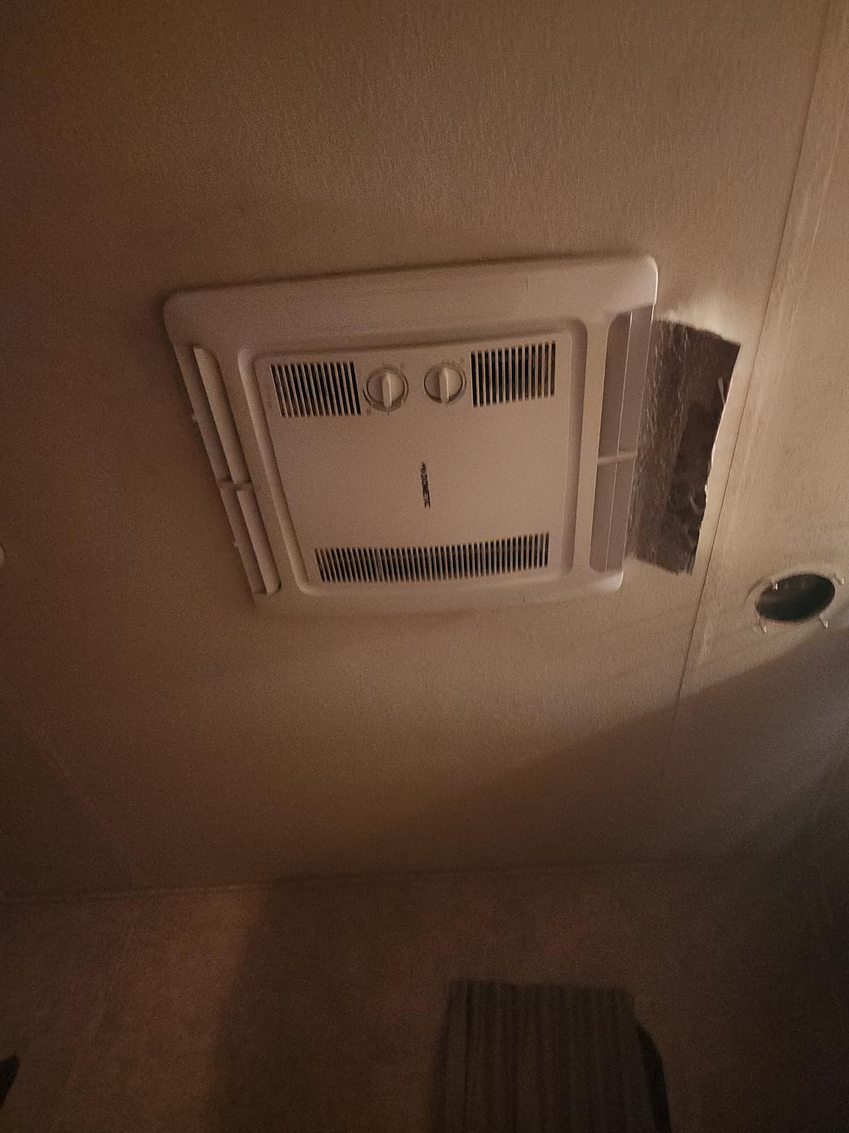 Dometic 9600028602 FreshJet FJX3000 Series Rooftop Mechanical Air Conditioner with Manual Ceiling Controls (Non-Ducted) - White customer photo 1