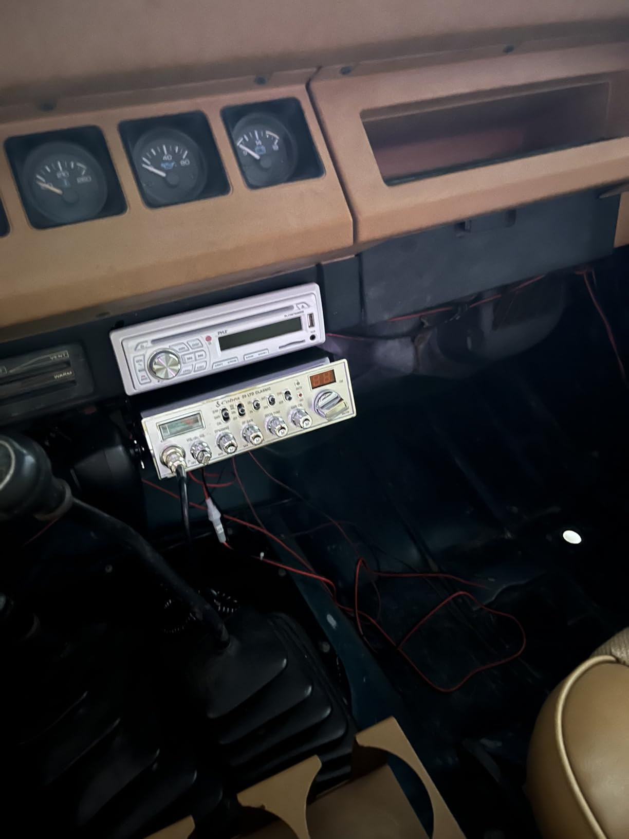 Cobra 29 LTD Classic AM/FM Professional CB Radio - Easy to Operate, Emergency Radio, Instant Channel 9, 4-Watt Output, Full 40 Channels, Adjustable Receiver and SWR Calibration, Black customer photo 2