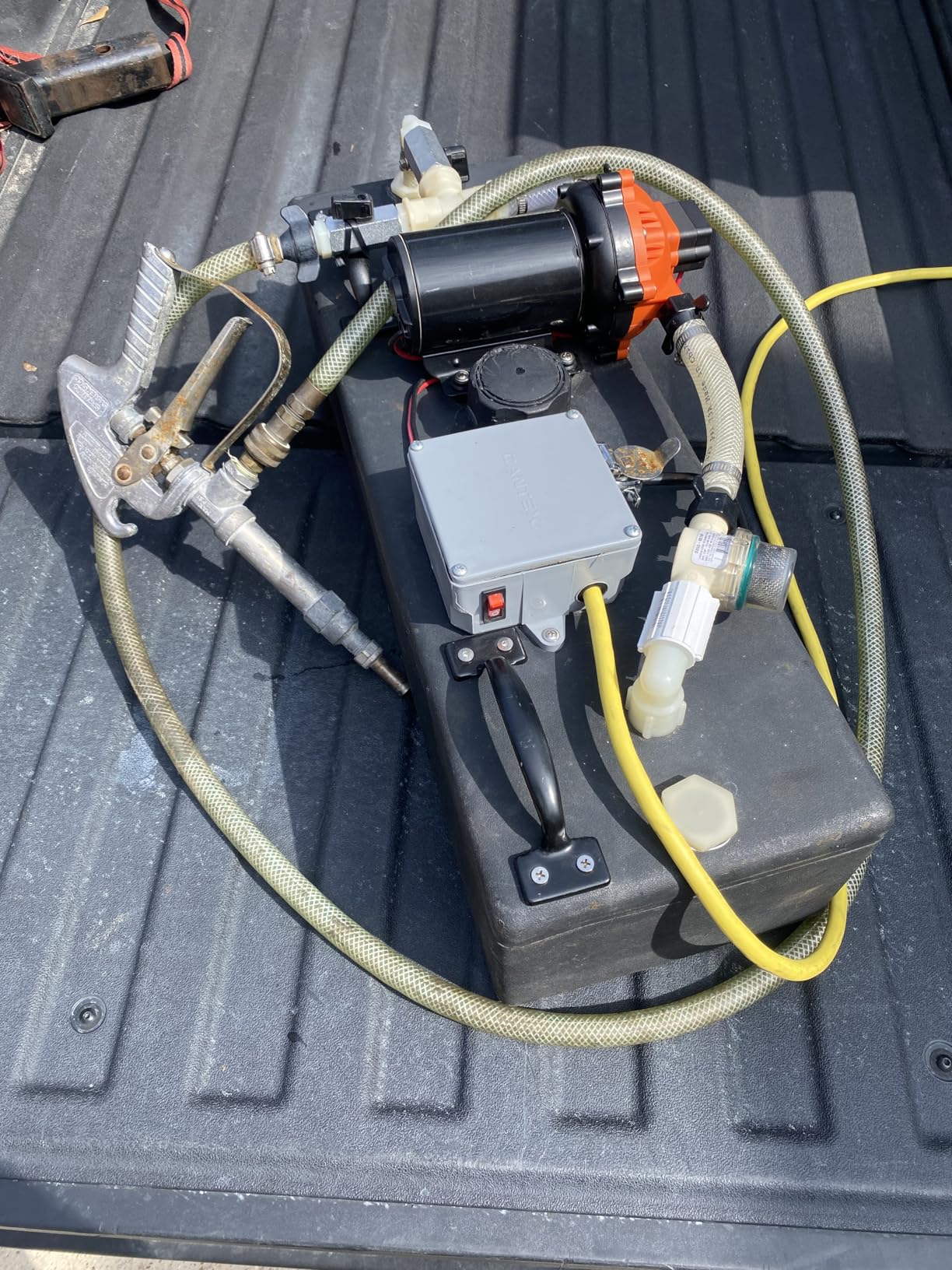 VEVOR Water Diaphragm Pump, 12V DC, 5.5 GPM Flow, 70 PSI Rated Pressure (40-100 PSI Adjustable), 1/2