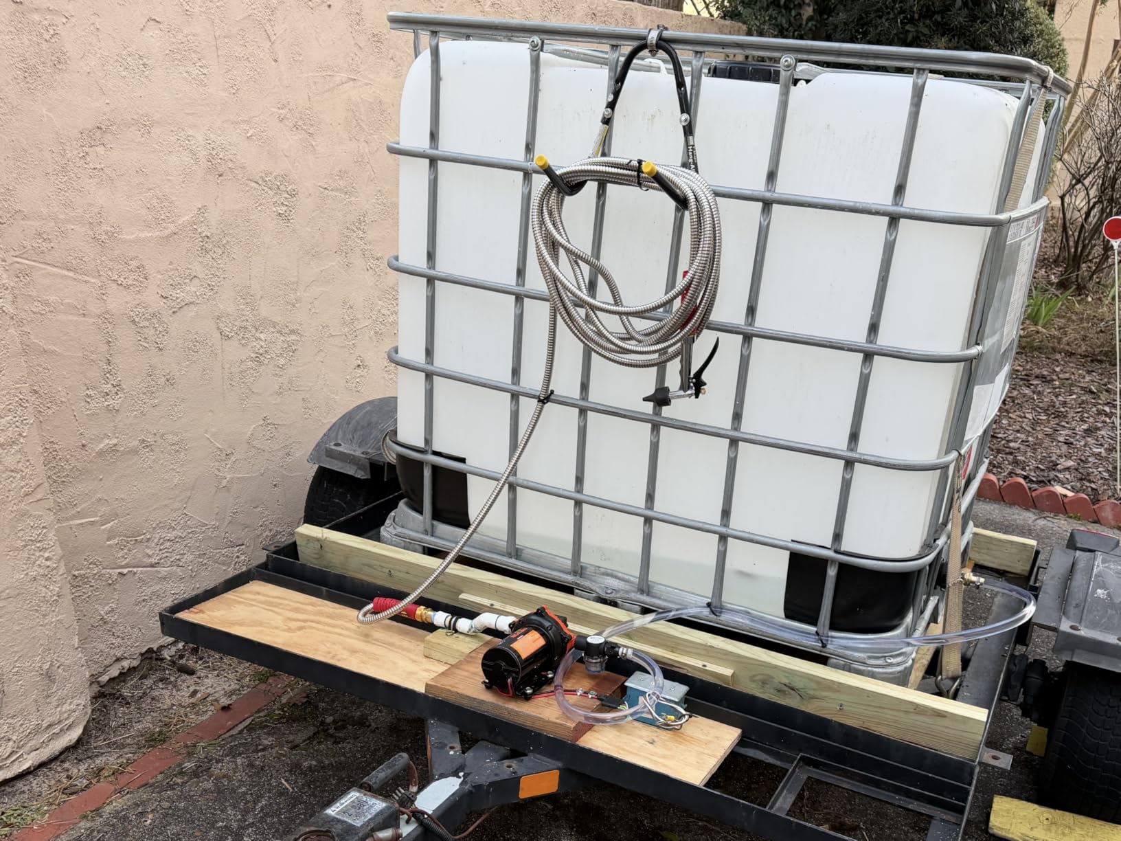 VEVOR Water Diaphragm Pump, 12V DC, 5.5 GPM Flow, 70 PSI Rated Pressure (40-100 PSI Adjustable), 1/2