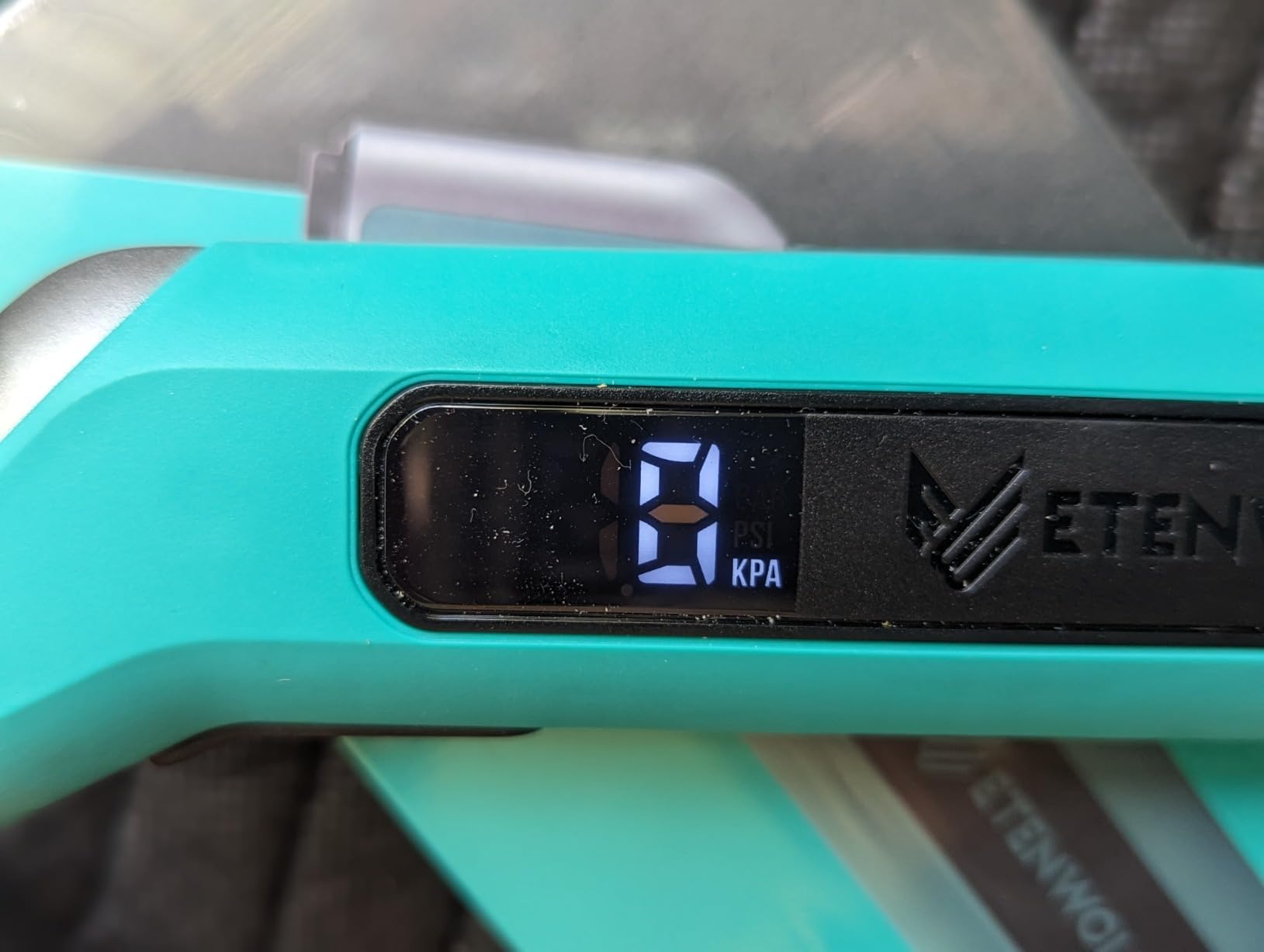 ETENWOLF T300 Digital Tire Pressure Gauge 3-200 PSI, Industrial Tire Gauge Calibrated to ANSI B40.7 Grade 2A(Plus-Minus 0.5%), Replaceable AAA Batteries (Vivid Orange) customer photo 2