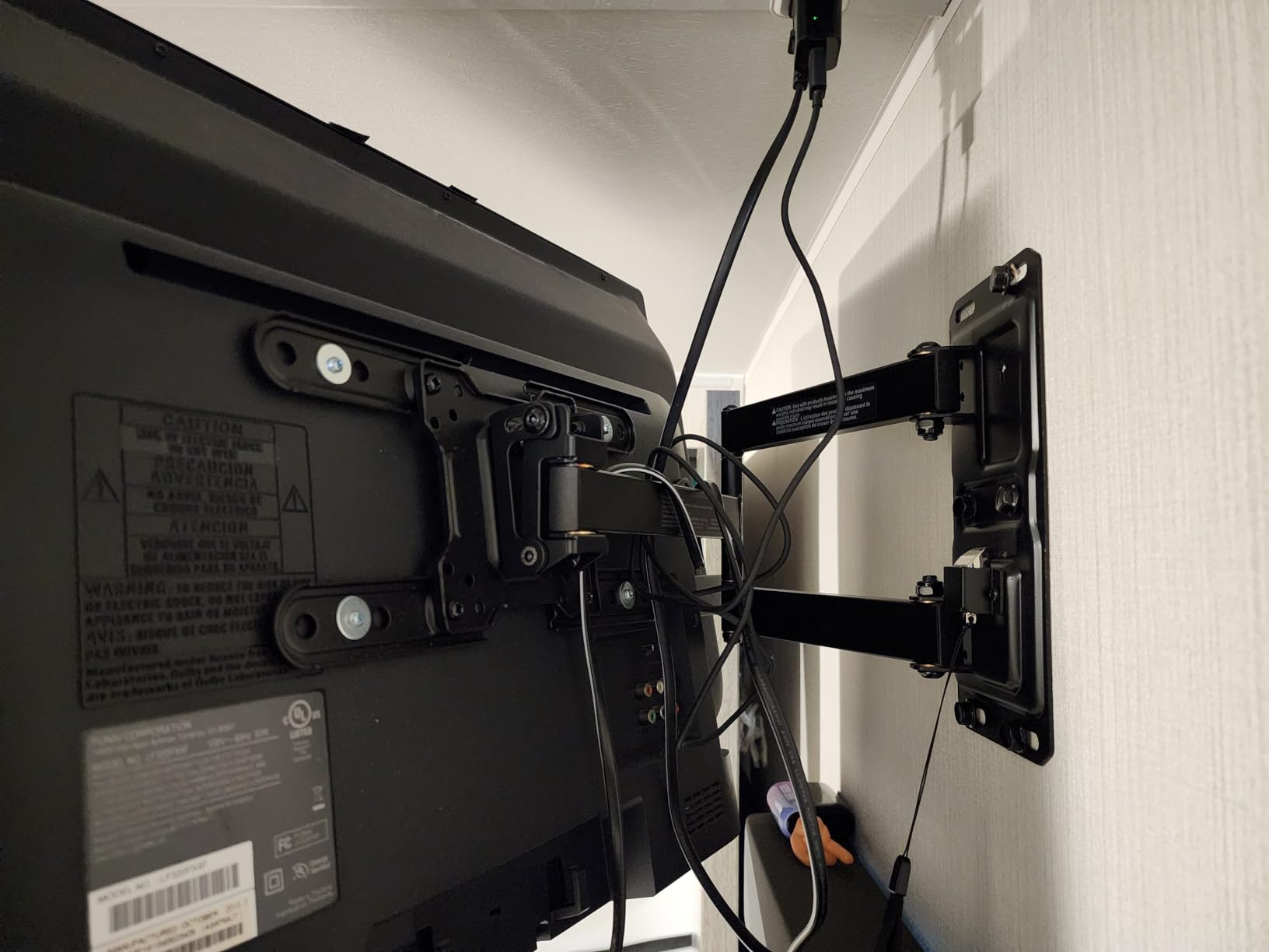 Perlegear Lockable RV TV Mount for 13-43 inch TVs up to 44 lbs, Full Motion RV TV Wall Mount with Swivel, Tilt, Pull Cord Lock, RV TV Mount for Camper, RV, Motorhome, Max VESA 200x200mm, PGLRVF2 customer photo 1