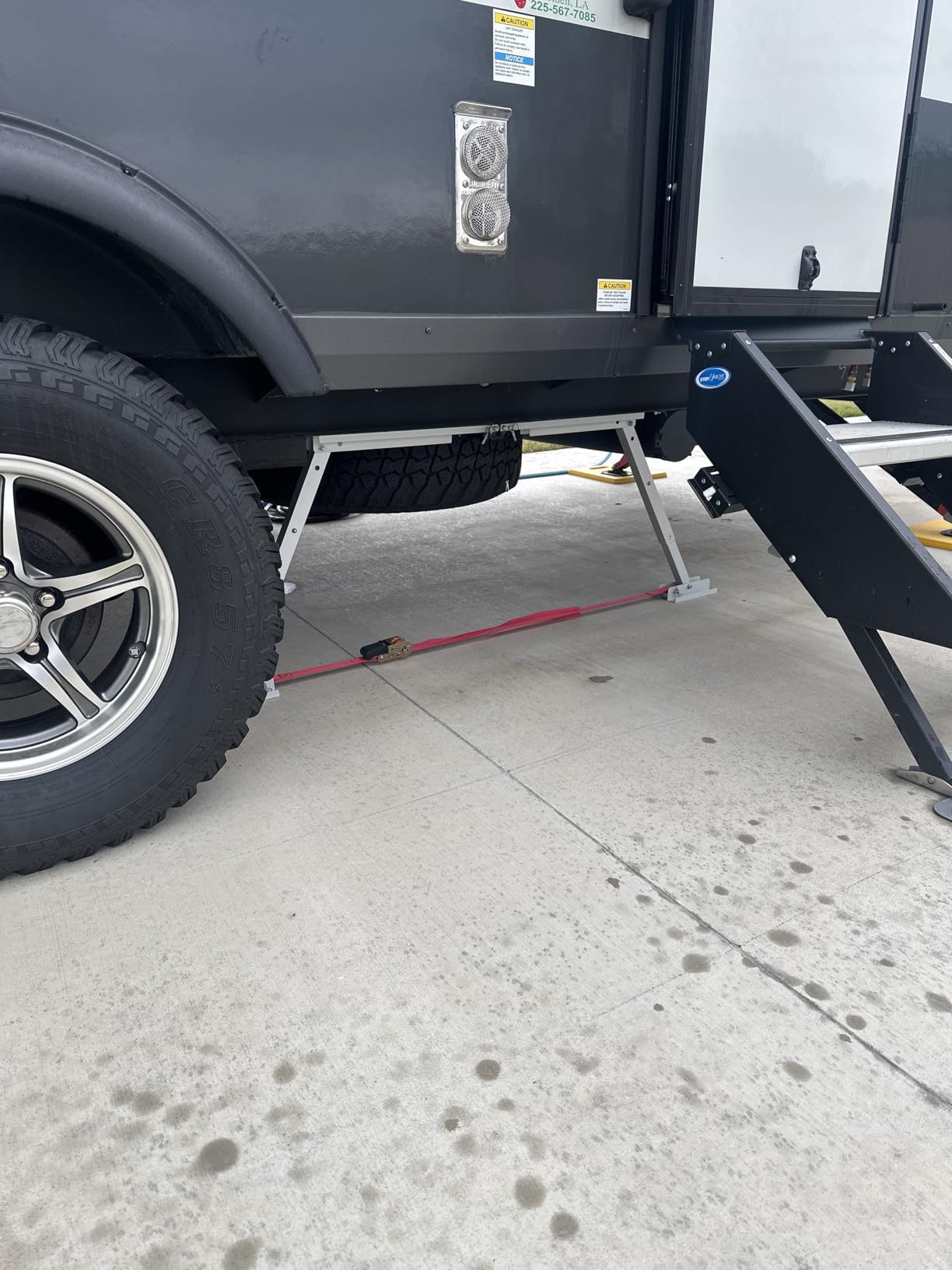 Beech Lane Universal RV Stabilizer, Reduces RV Wobble, Compact Foldable Design for Easy Storage, Adjustable Height of 12