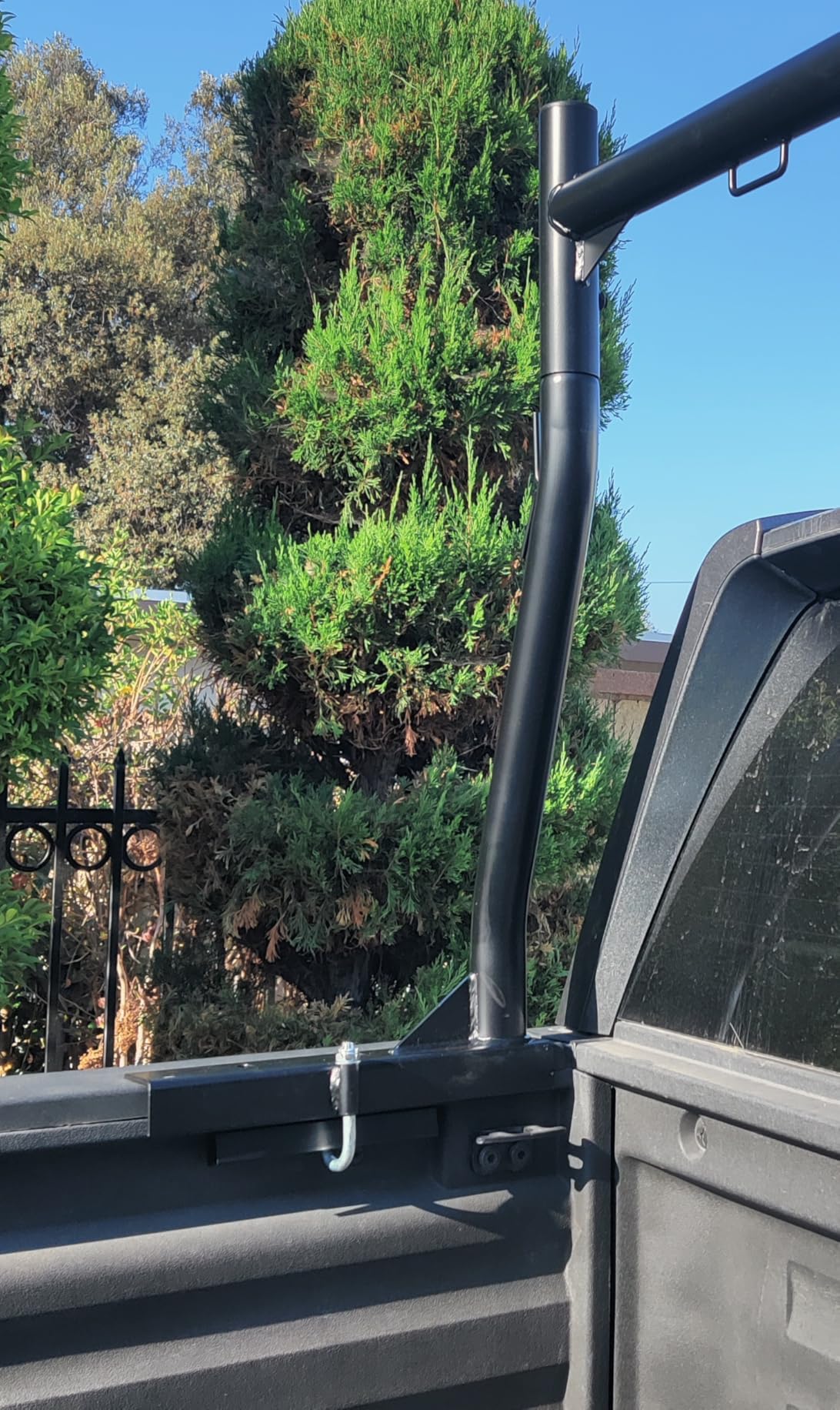 VEVOR Extendable Steel Truck Ladder Rack - 800 lbs Capacity, 46-71 inch, Non-Drilling for Kayak, Surfboard, Lumber, Ladder customer photo 2