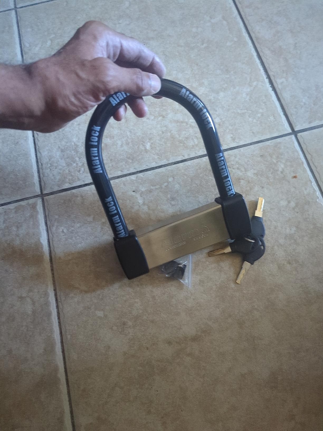 Heavy Duty Anti Theft Alarm U Lock for E-Bikes, Scooters, Motorcycles - 16mm Stainless Steel, 3 Keys, Weatherproof customer photo 1