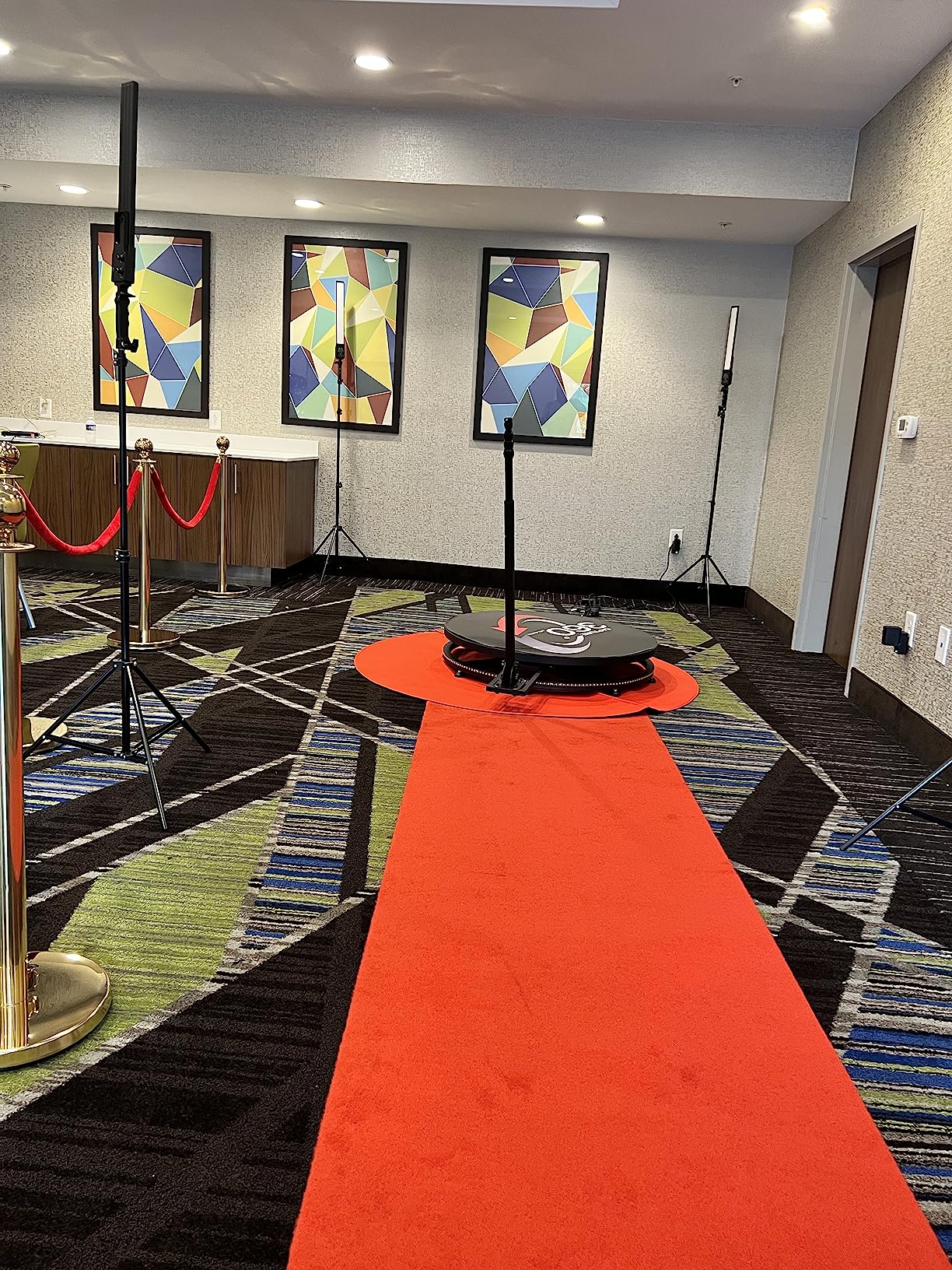 MWE 360 Photo Booth Machine for Parties with Flight Case,Extra Battery,Logo Customization,Software APP Remote Automatic 360 Spin Camera Booth for 4-5 People (39.4