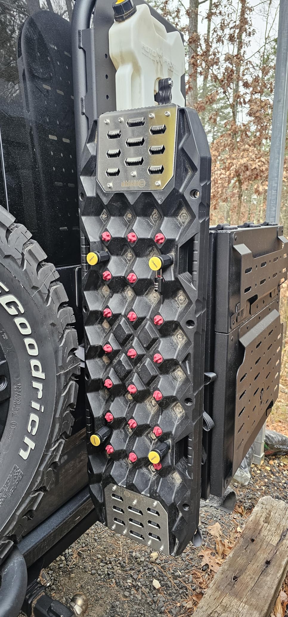 BUNKER INDUST Offroad Traction Board with Jack Base, Pair 47.24