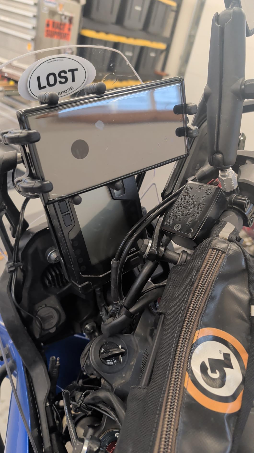 BRCOVAN Motorcycle Phone Mount Holder with Qi 15W Wireless Charger & 30W PD/USB-C Fast Charging Port, Anti-Theft Handlebar Cellphone Cradle with Vibration Dampener, Adjustable for 5.4-7.2'' Smartphone customer photo 1