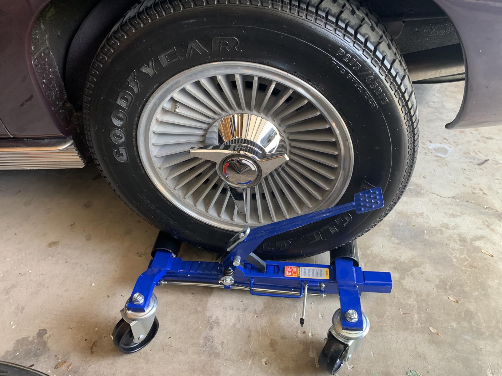 TUFFIOM Car Wheel Dolly Jack Set of 4, Mechanical 6000-lbs Car Skates, 12'' Wheel Vehicle Positioning Jack, Heavy Duty Rollers with Ratcheting Foot Pedal customer photo 2