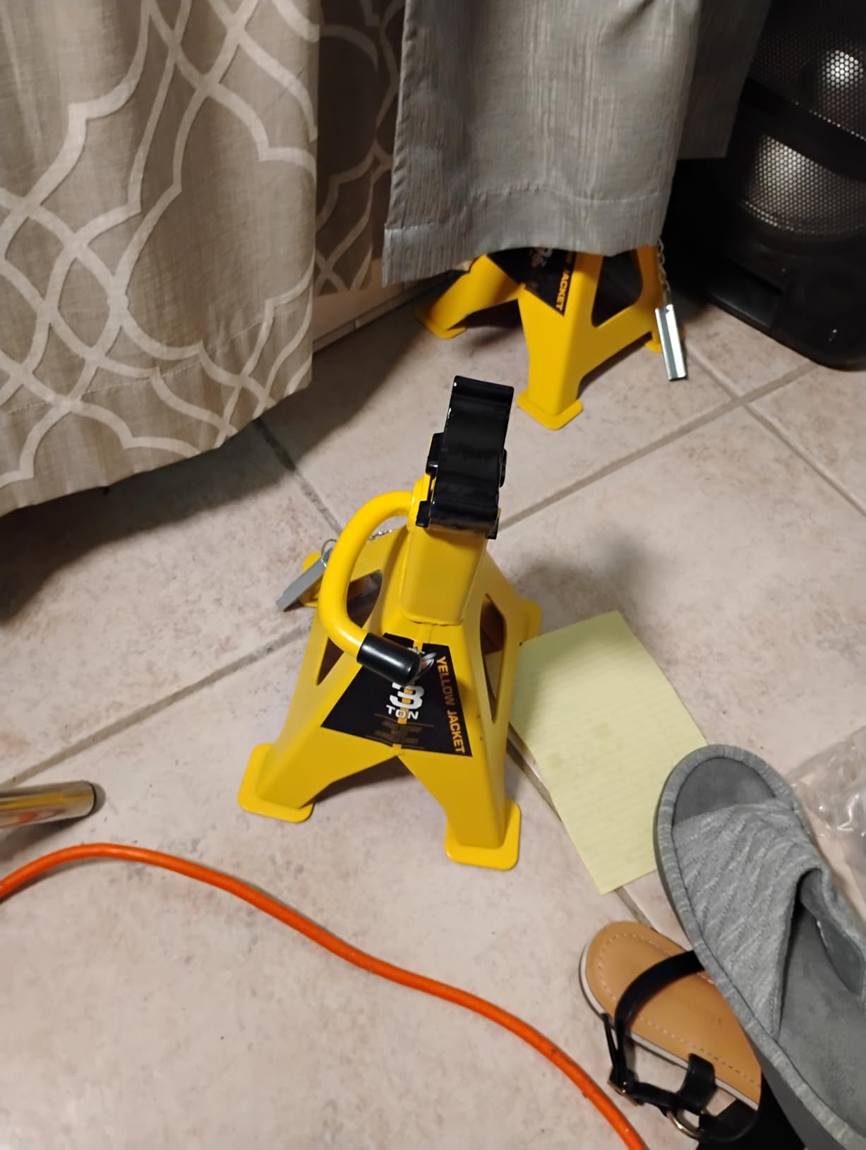 YELLOW JACKET Car Jack Stands 3 Ton with Double Locking and Large Foot Base for Lifting SUVS, Heavy Duty Steel, 6600 lb Capacity, 1 Pair, Yellow customer photo 1