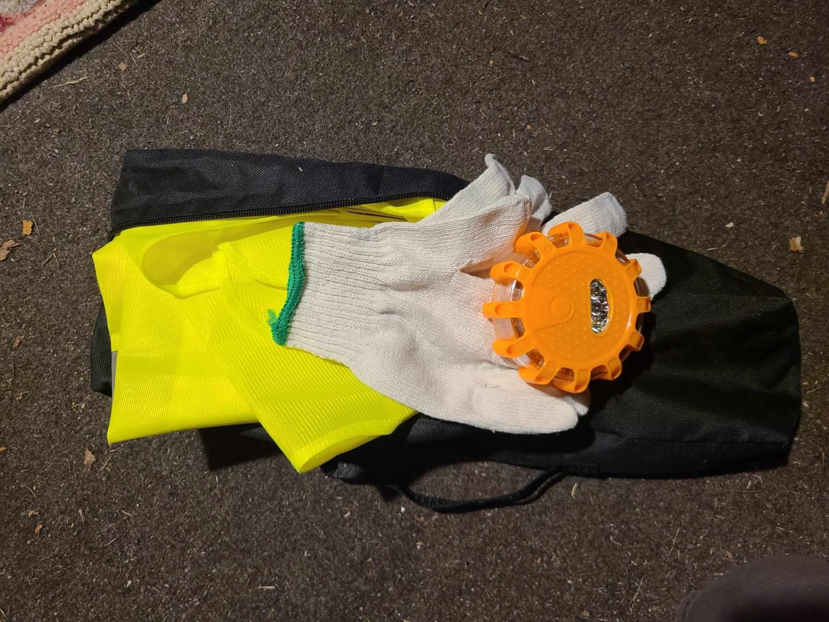 Warning Safety Triangle Kit, Emergency Roadside Warning Reflective Triangle 3 Packs with 2 LED Road Flare Light, Foldable with Storage Case for Roadside Breakdowns Emergency customer photo 2