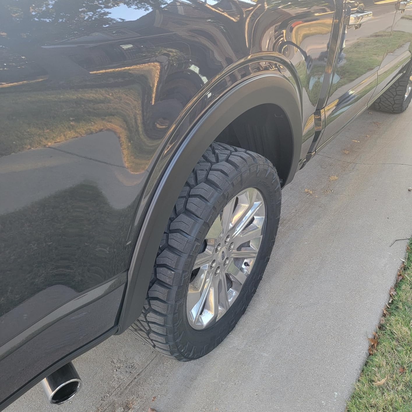 Tyger Auto Fender Flare Compatible with 2021-2025 Ford F-150, Smooth Textured Black Paintable Bolt-Riveted Style 4pc | TG-FF8F5018 customer photo 1