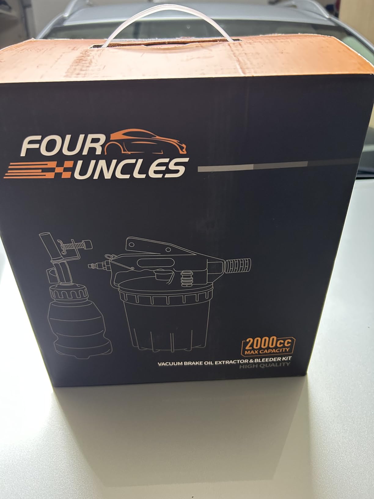 FOUR UNCLES 2L Vacuum Brake Bleeder Pump Kit with 16 PCS Adapter, Pneumatic Brake Fluid Extractor, 2 Bleed Hoses & 1L Filling Bottle, One-Person Brake Bleeding customer photo 2