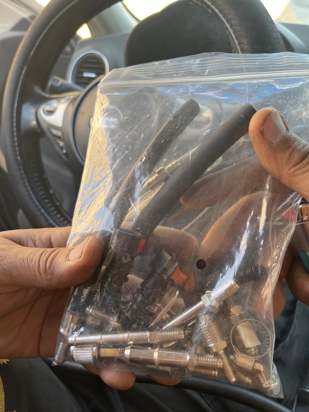 Fuel Injector Cleaner Tool Kit 1000ML 150PSI Disassembly-Free Fuel Injection System Cleaner Pressure Adjustment Fuel Injector Cleaning Machine with 20PC Adapter for Gasoline Car Throttle/Intake System customer photo 2