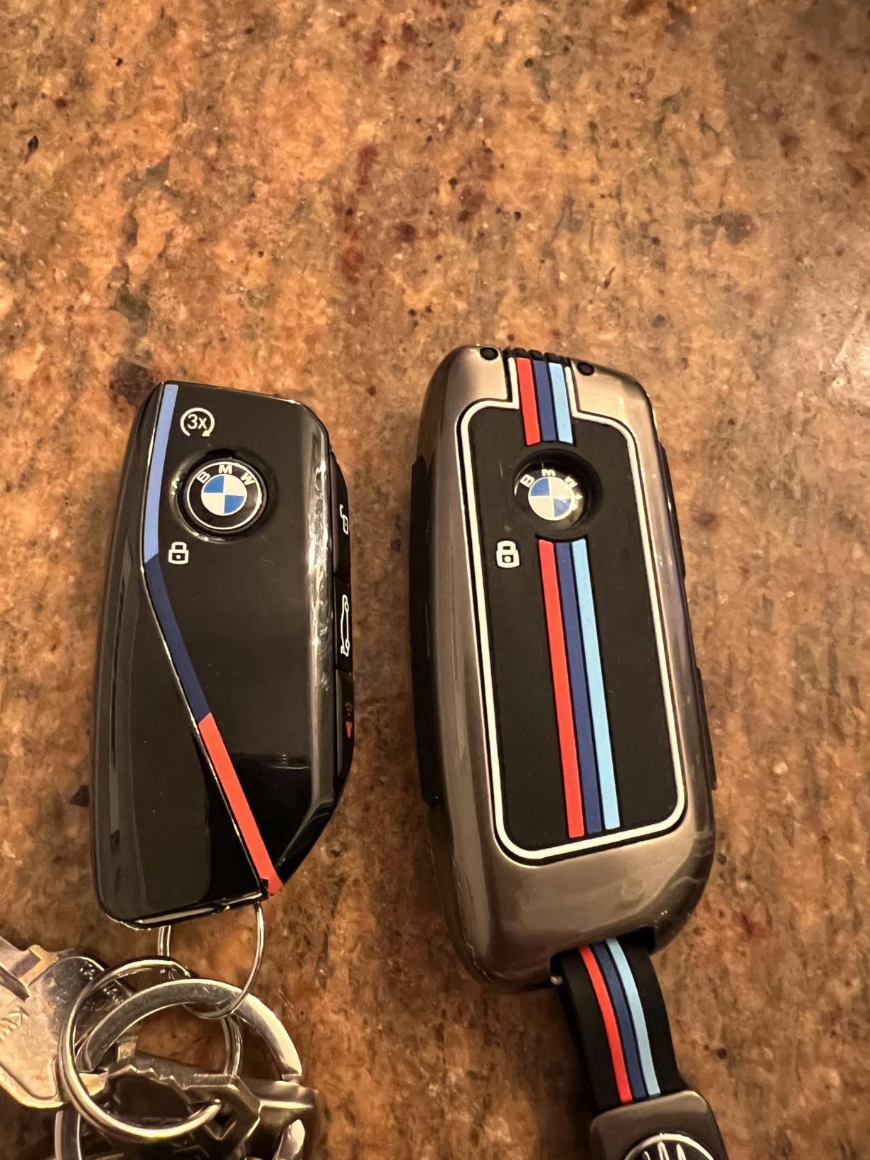 OLLEN Heavy Zinc Alloy Key Fob Cover, Fit for BMW 2023-2025~up New 5/7 Series 740i 760i X1 X2 X3 X5 X6 X7 XM IX IX3 I5 I7 ect, Full Protection Remote Fob Cover with Carbon Fiber Pattern, Gunmetal (1 Pcs) customer photo 2