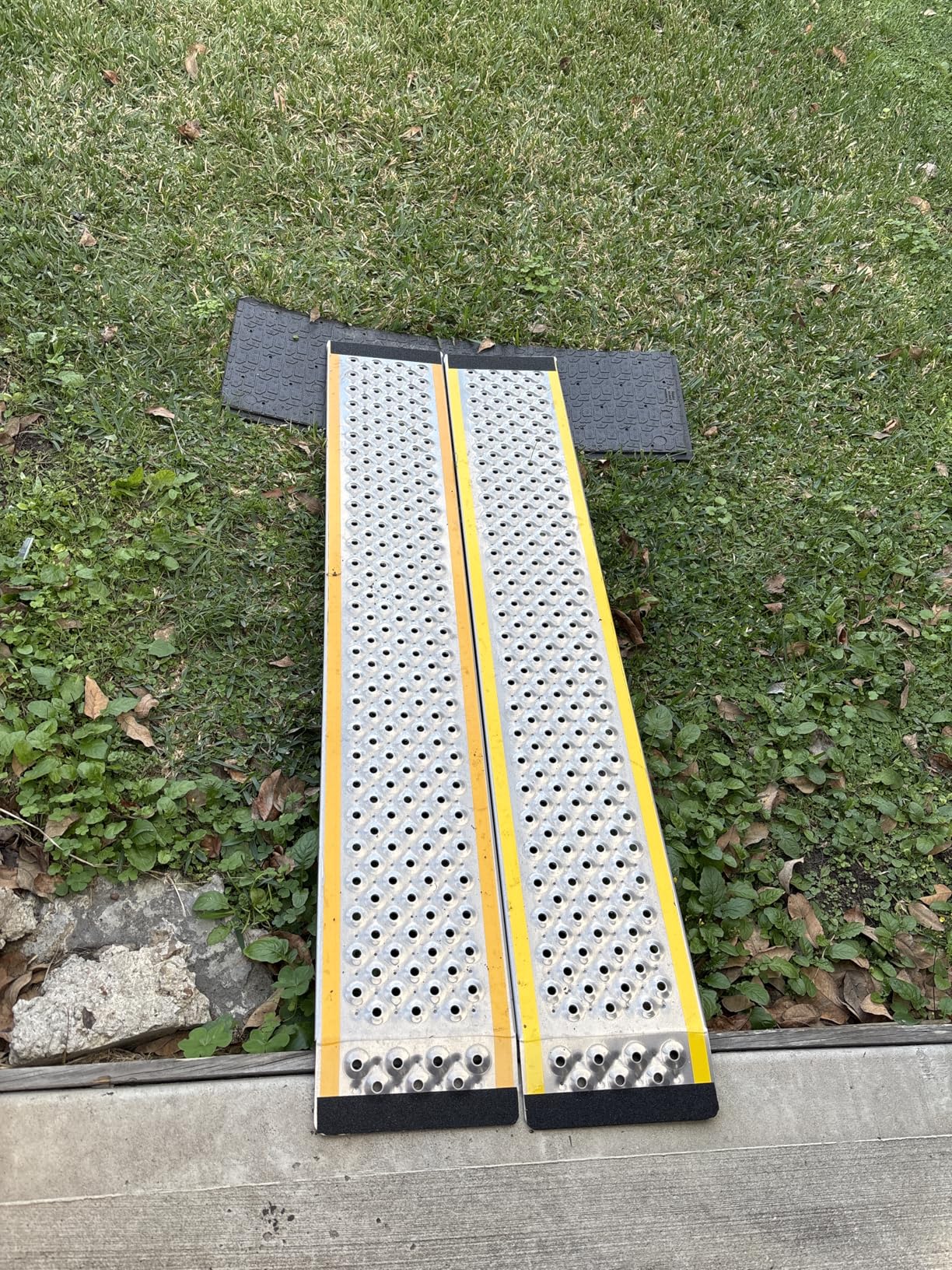 VNN Aluminum Shed Ramp 2PCS - 4' Long Loading Ramp for Riding Mower, Lightweight Sturdy Anti-Slip Ramps with Punch Plate Surface, 880 lbs Capacity for Lawn Mowers, ATV, Motorcycle- 8