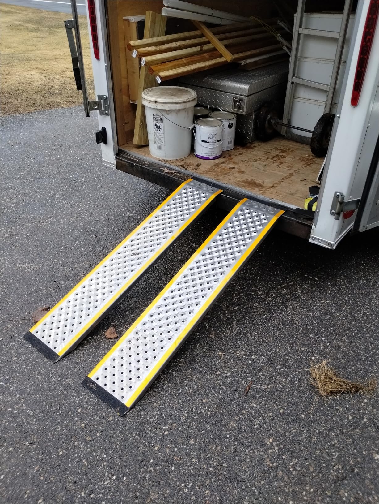 VNN Aluminum Shed Ramp 2PCS - 4' Long Loading Ramp for Riding Mower, Lightweight Sturdy Anti-Slip Ramps with Punch Plate Surface, 880 lbs Capacity for Lawn Mowers, ATV, Motorcycle- 8