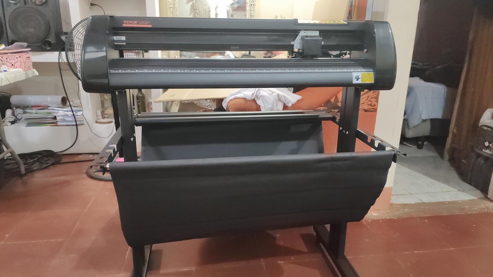 VEVOR Vinyl Cutter Plotter Machine, 53 inch Signmaster Software Sign Making Machine, 1350mm Paper Feed Vinyl Cutter Plotter with Stand customer photo 1