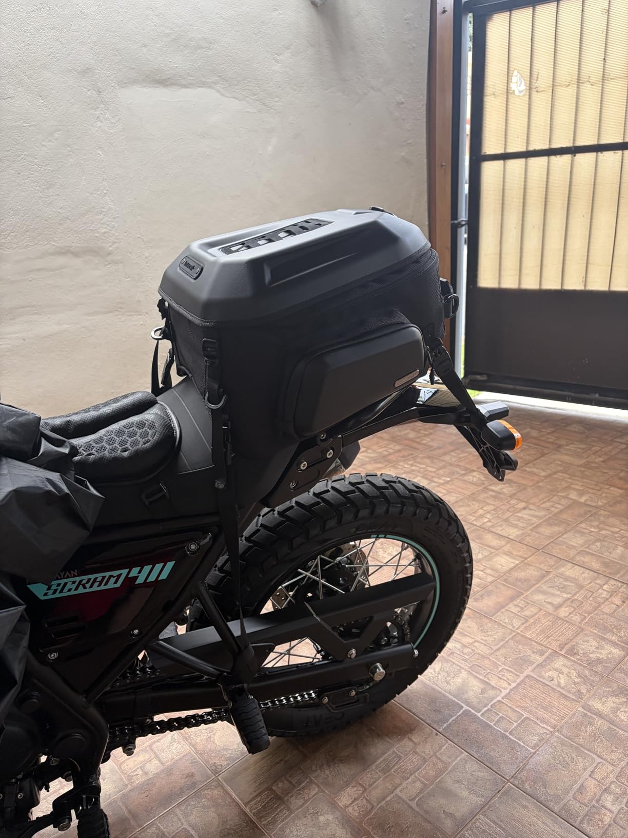 Rhinowalk Motorcycle Tail Bag Expandable Hard Shell Motorcycle Travel Luggage 12L-18L Waterproof All Weather/Trunk/Rack Bag with Sissy Bar Straps - Matt Black customer photo 1