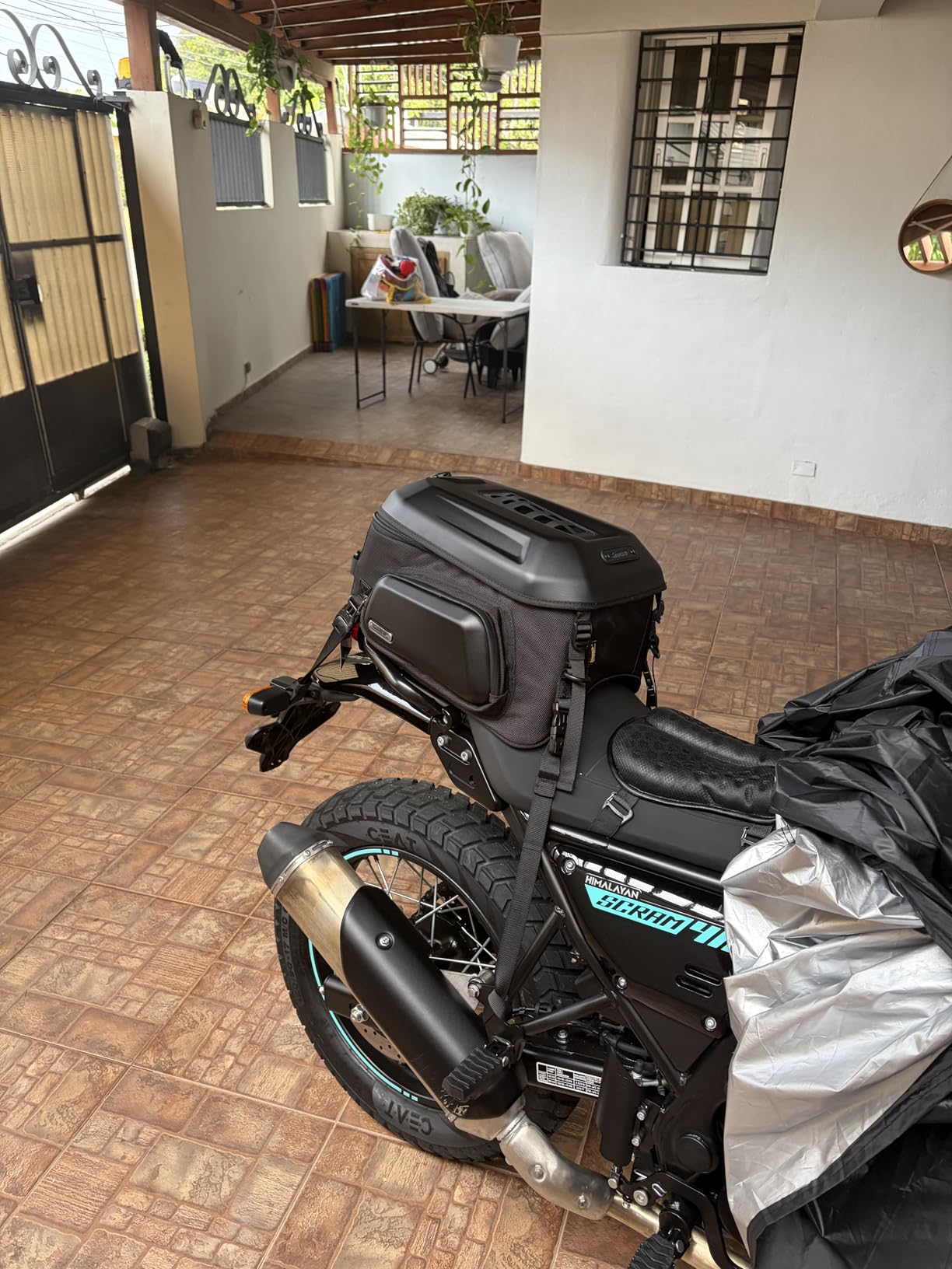 Rhinowalk Motorcycle Tail Bag Expandable Hard Shell Motorcycle Travel Luggage 12L-18L Waterproof All Weather/Trunk/Rack Bag with Sissy Bar Straps - Matt Black customer photo 2
