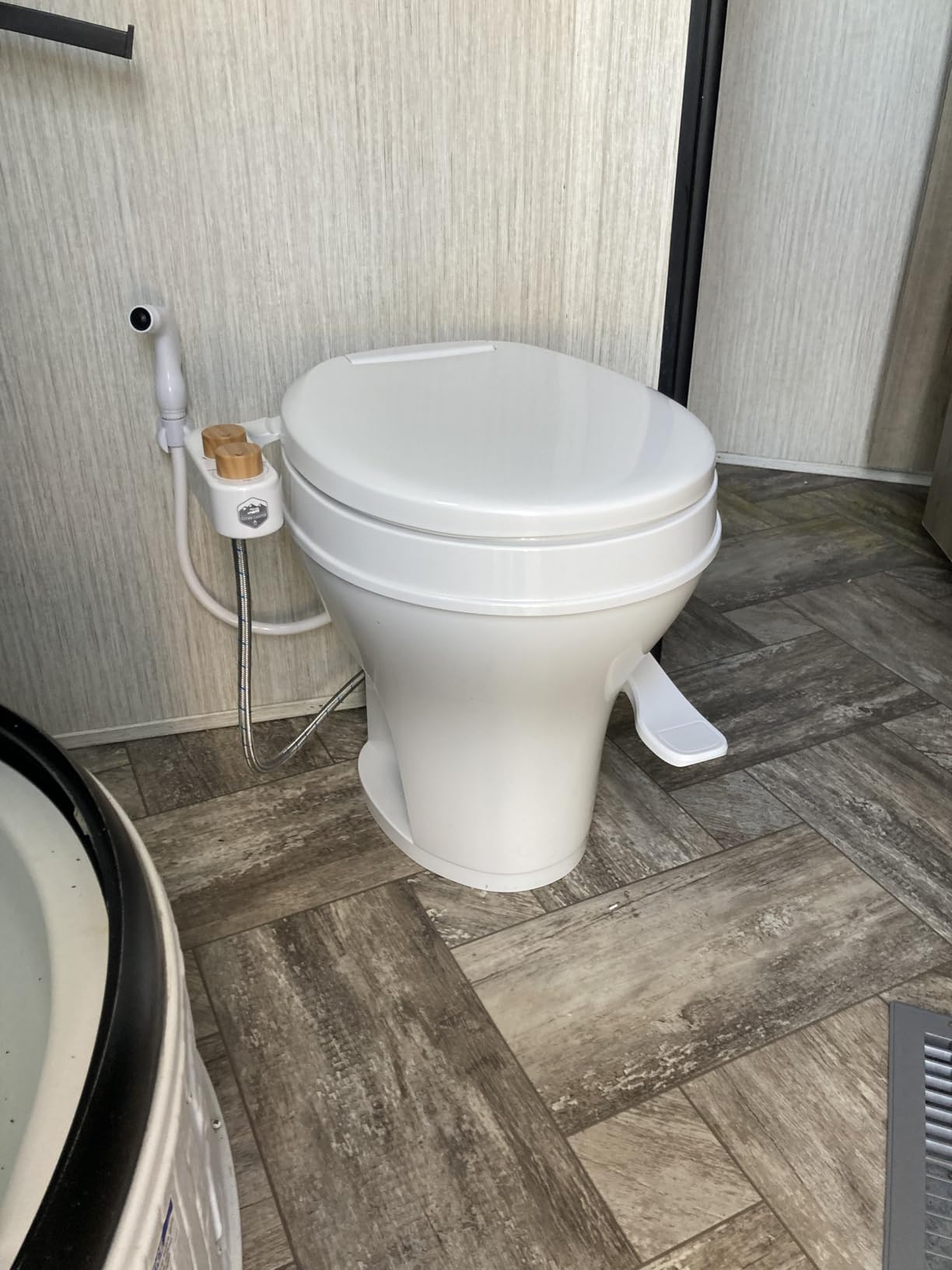 SEAFLO Residential Height Camper/RV Toilet with Sprayer Attachment, 18.5
