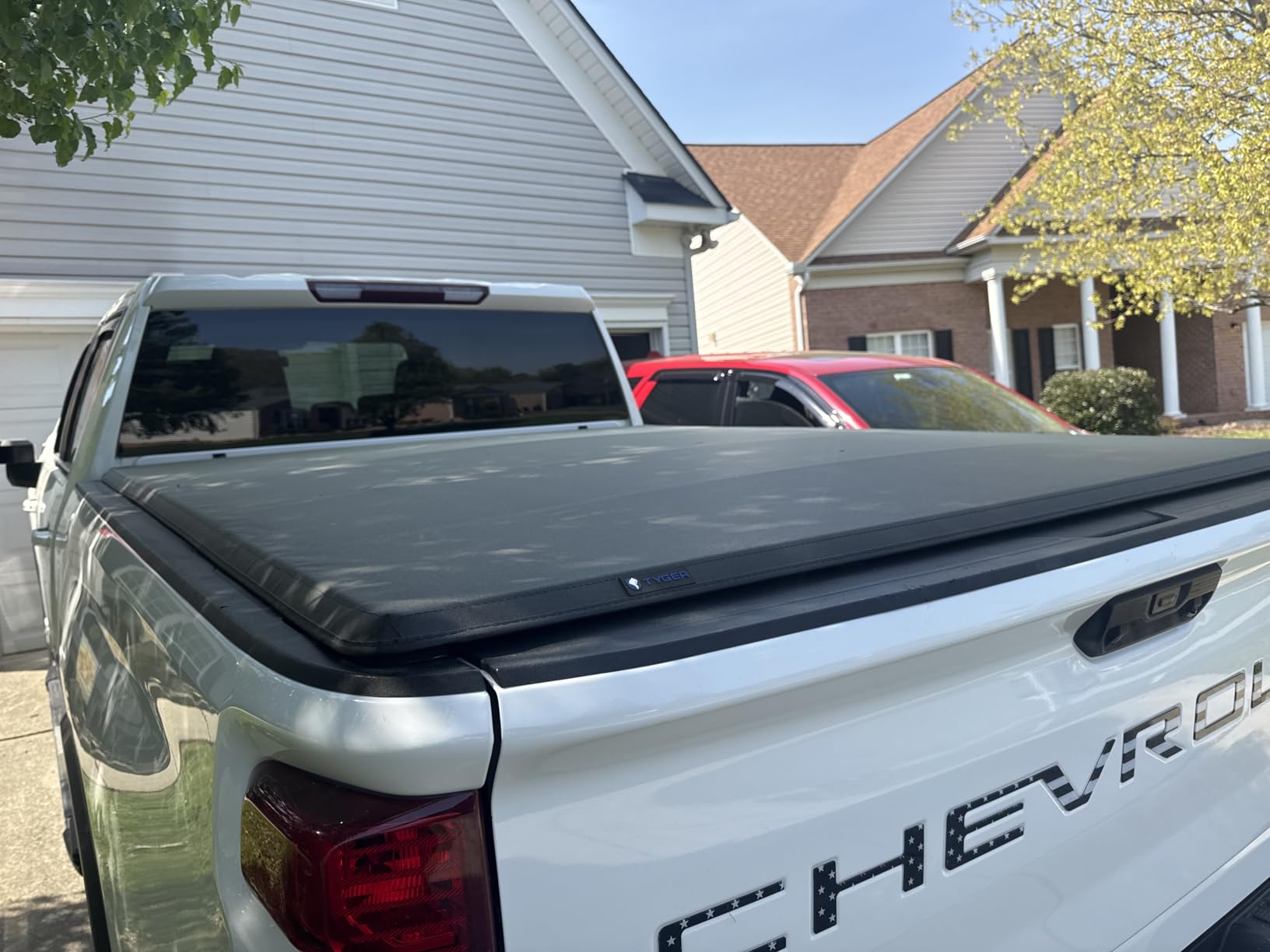 Tyger Auto T3 Soft Tri-fold Truck Bed Tonneau Cover Compatible with 2020-2026 Chevy Silverado GMC Sierra 2500 3500HD | 6'10