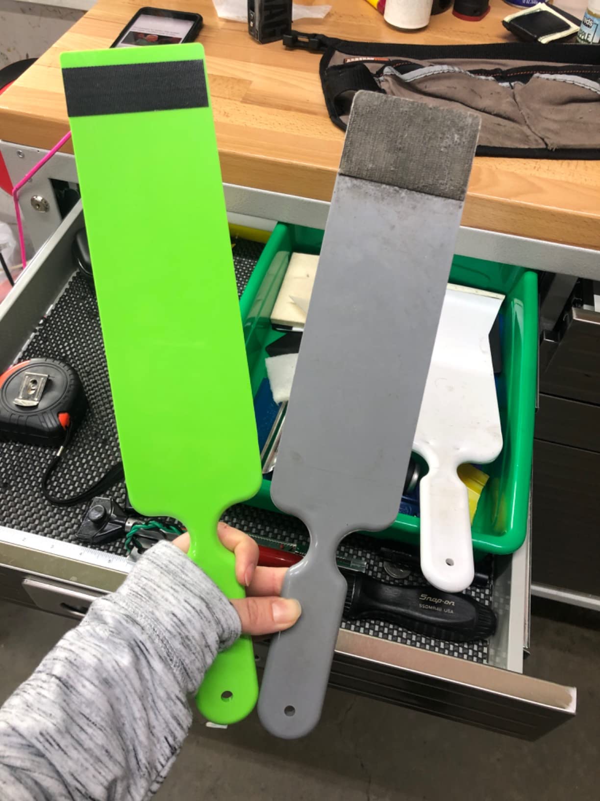 NEWISHTOOL Long Reach Auto Bulldozer Squeegee, Mini Paddle Scrubber for Window Tint Film Installing and Vehicle Windshield/Rear Window Glass Cleaning, 1 PC Bulldozer Tint Tool and 3 PCS Scrub Pads customer photo 1